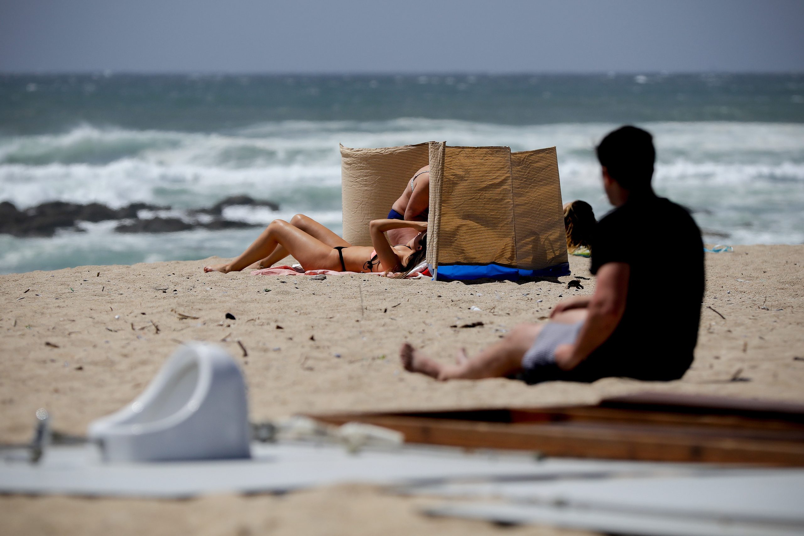O que fazer antes, durante e depois de ir à praia. Novas regras já entraram em vigor