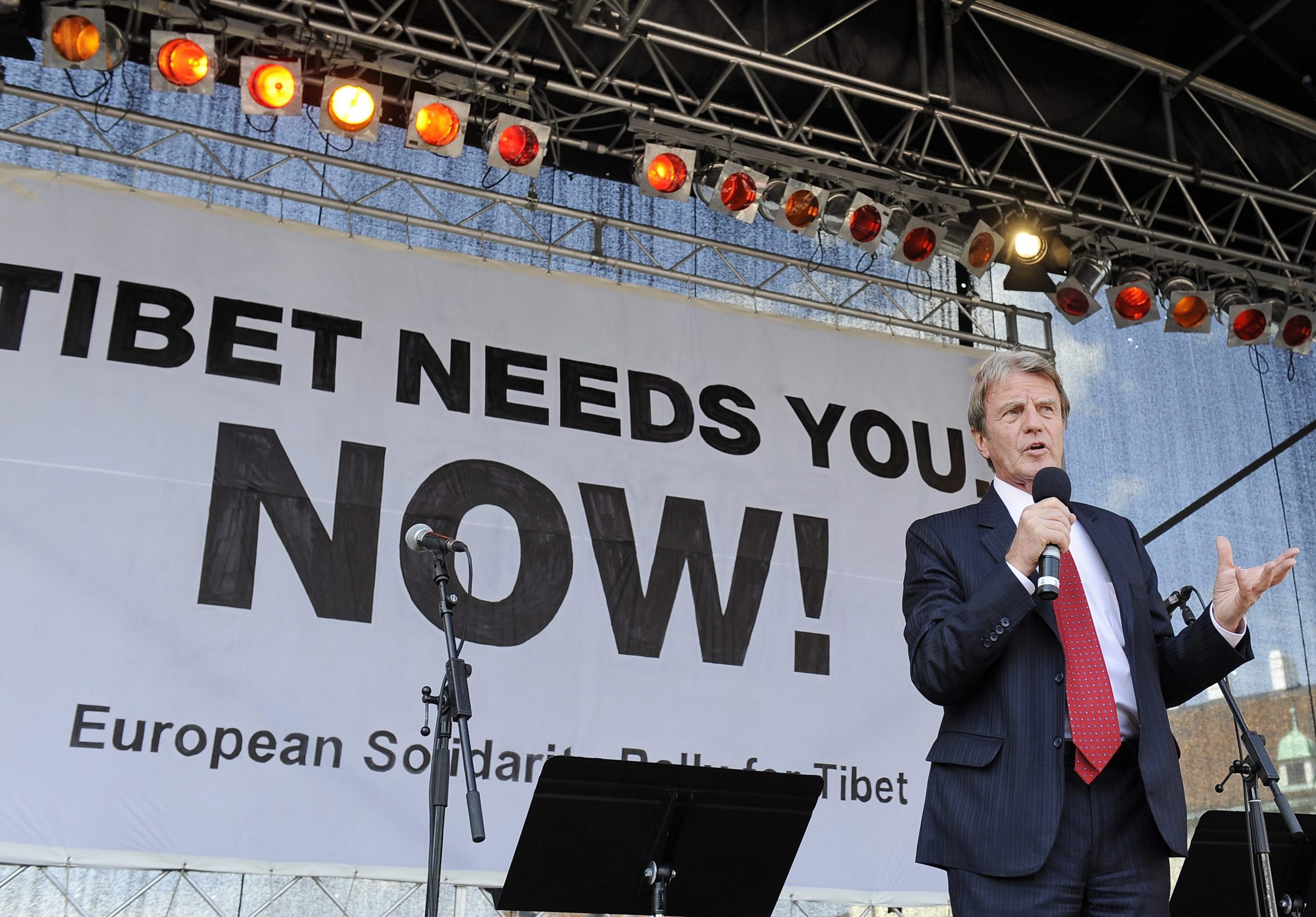 Bernard Kouchner elogia “geringonça” portuguesa