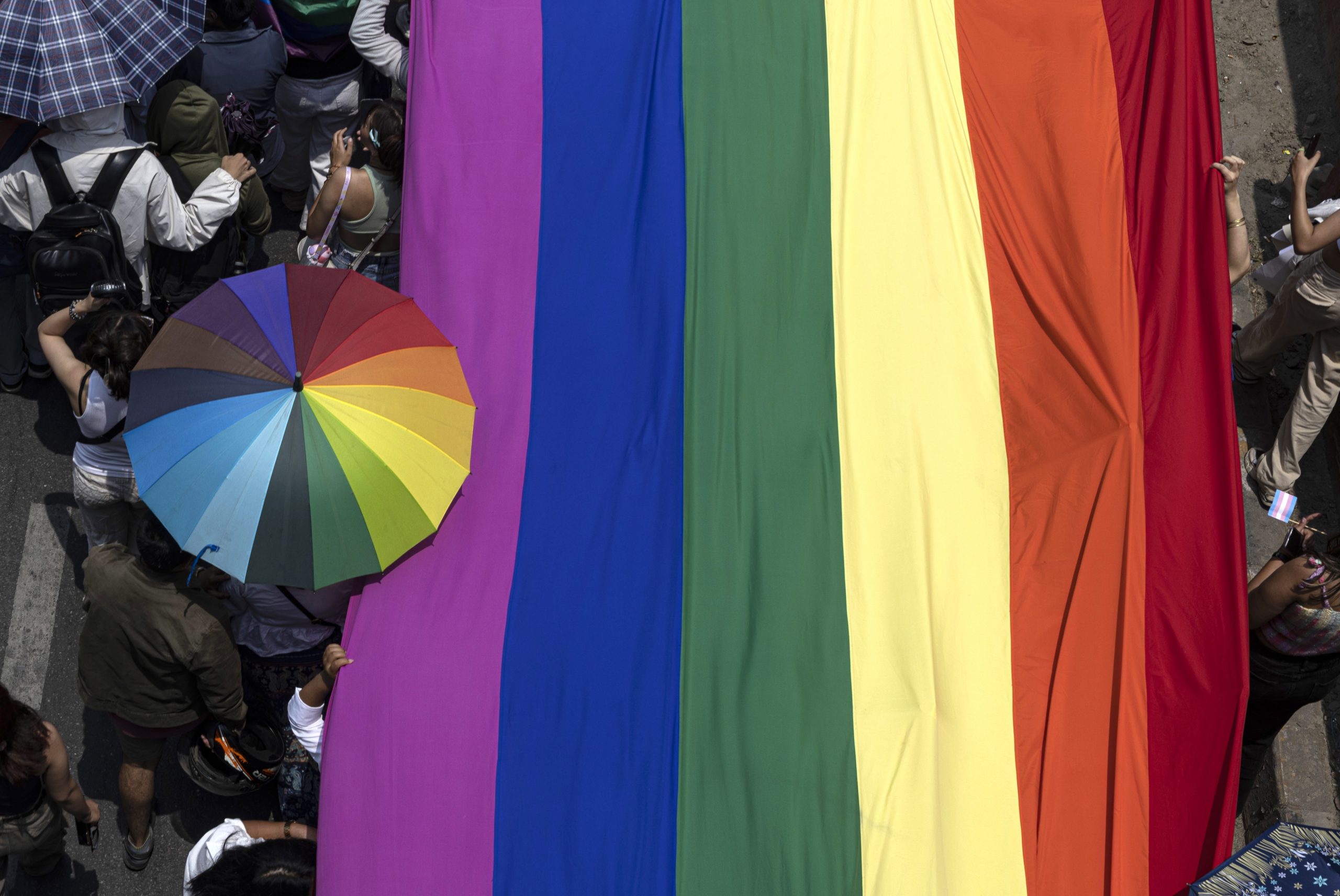 Hungria quer alterar Constituição para restringir direitos LGBTQIA+
