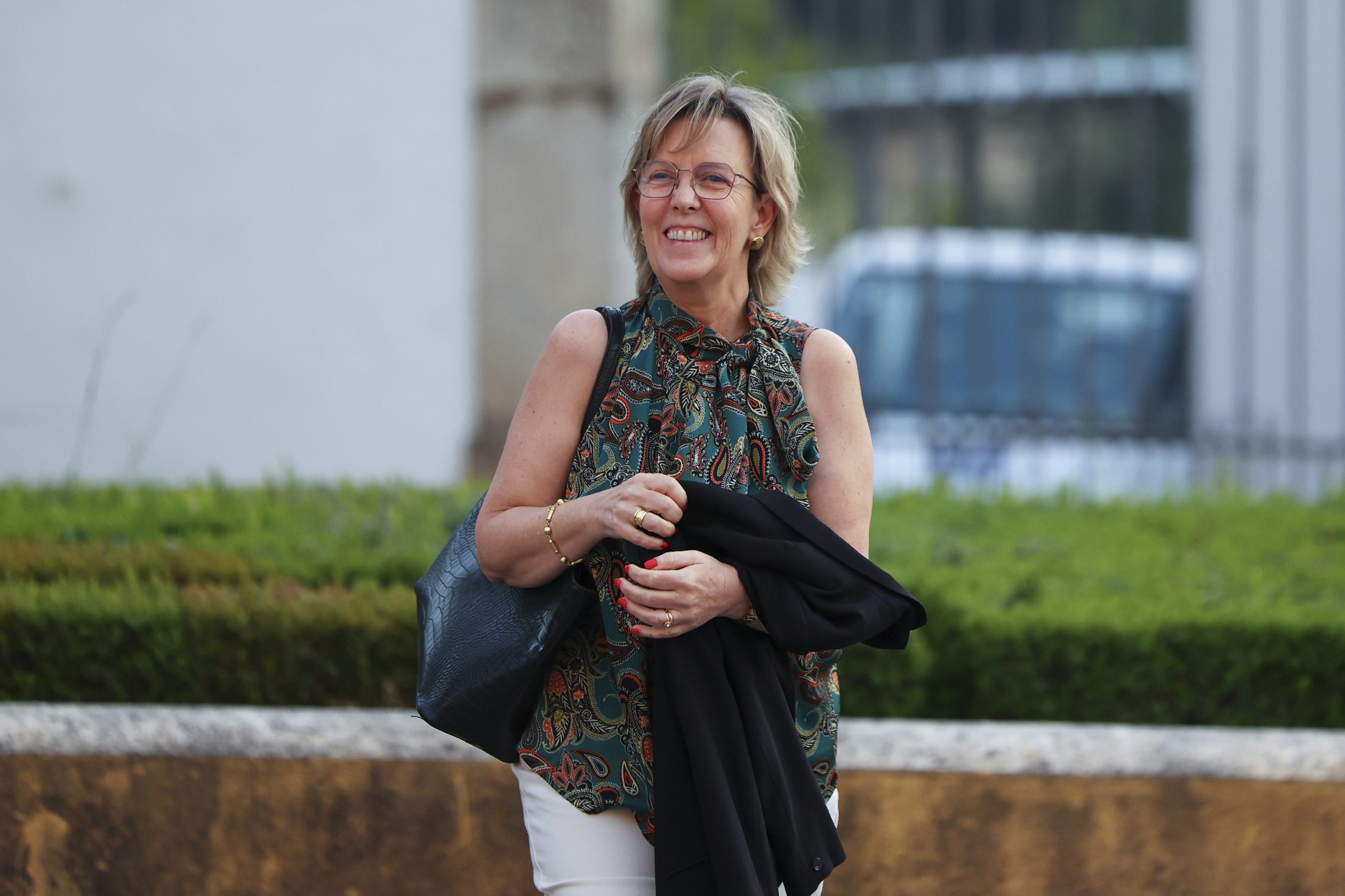 Direita e PS aprovaram confirmação de Maria Luís Albuquerque como comissária, PCP e BE opuseram-se