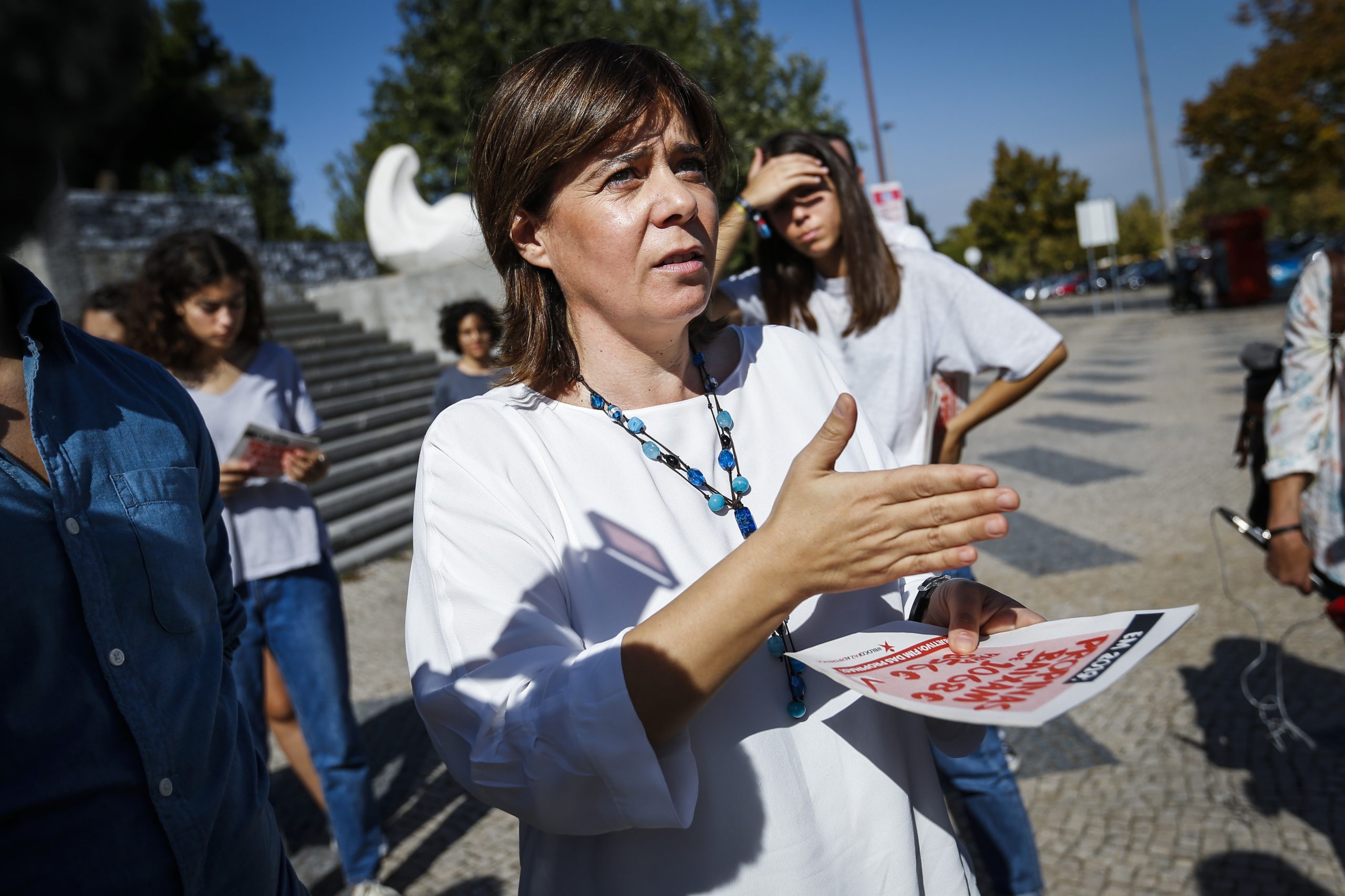 Catarina Martins apela a que “não fique tudo na mesma” no crime contra as pessoas
