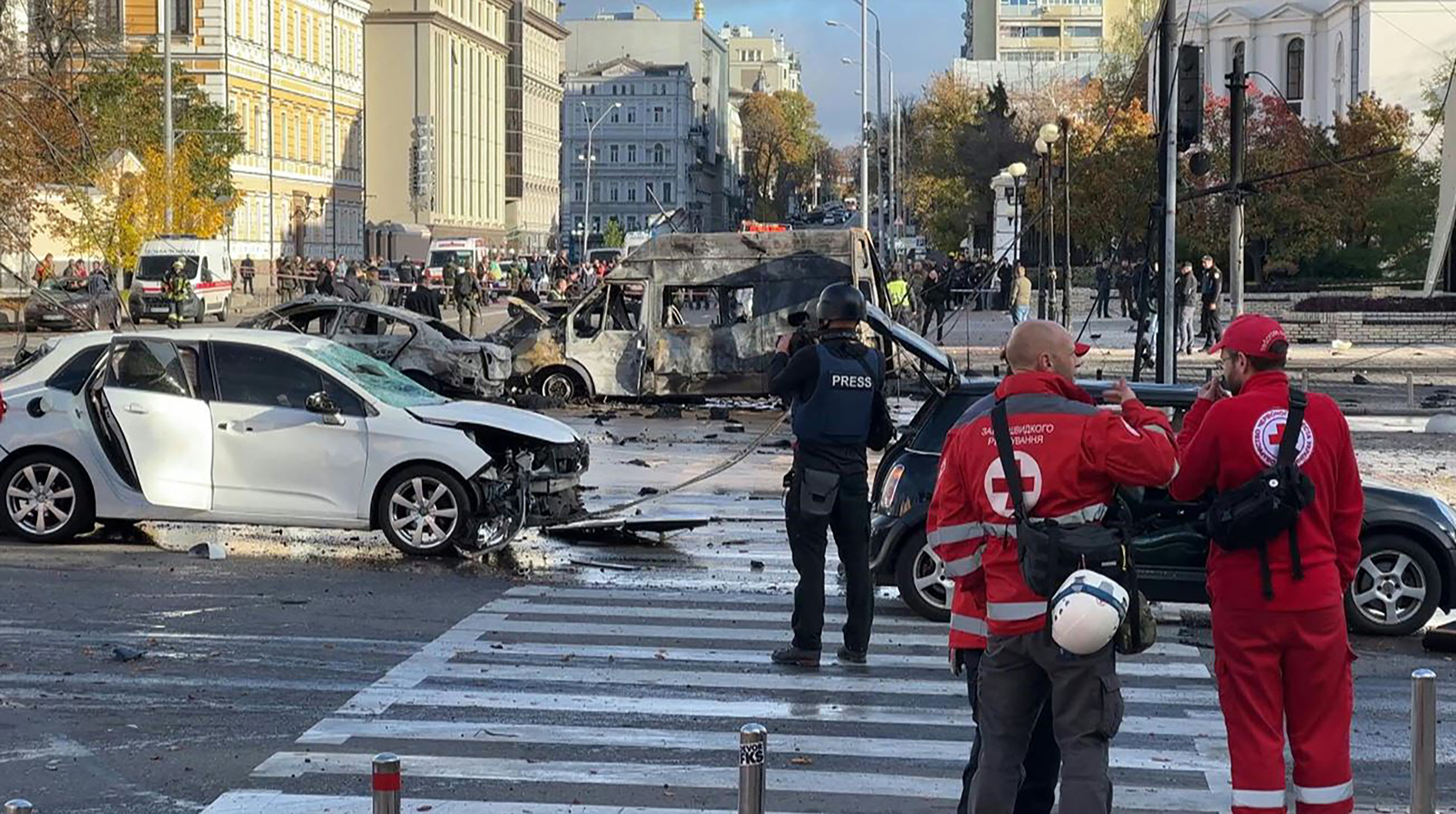 Rússia lança forte ataque a Kiev e outras cidades da Ucrânia: “Estão a destruir o povo que estava a dormir”, acusa Zelensky