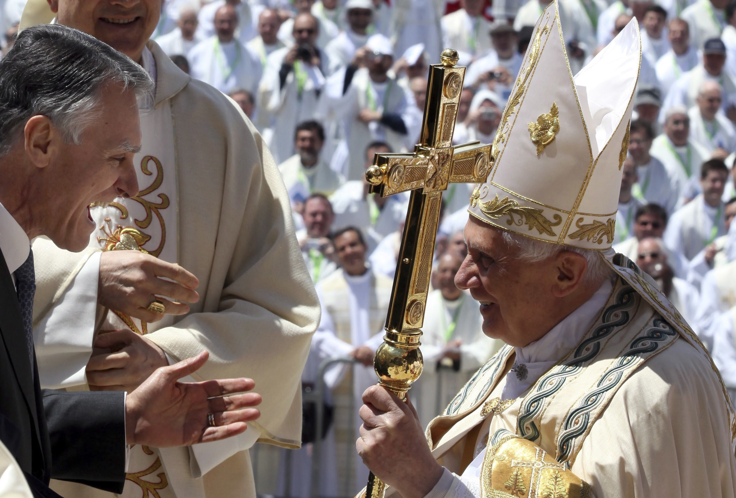 Esperadas 35 mil pessoas no velório e 60 mil no funeral de Bento XVI