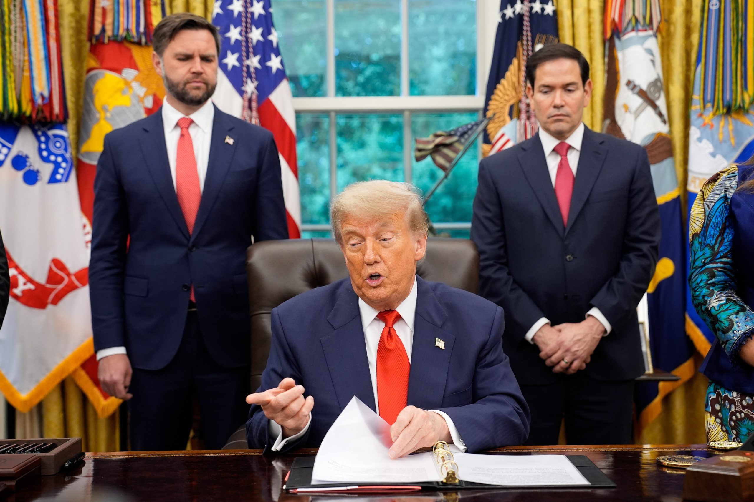 Trump garante que governo de Cuba “vai cair muito em breve”