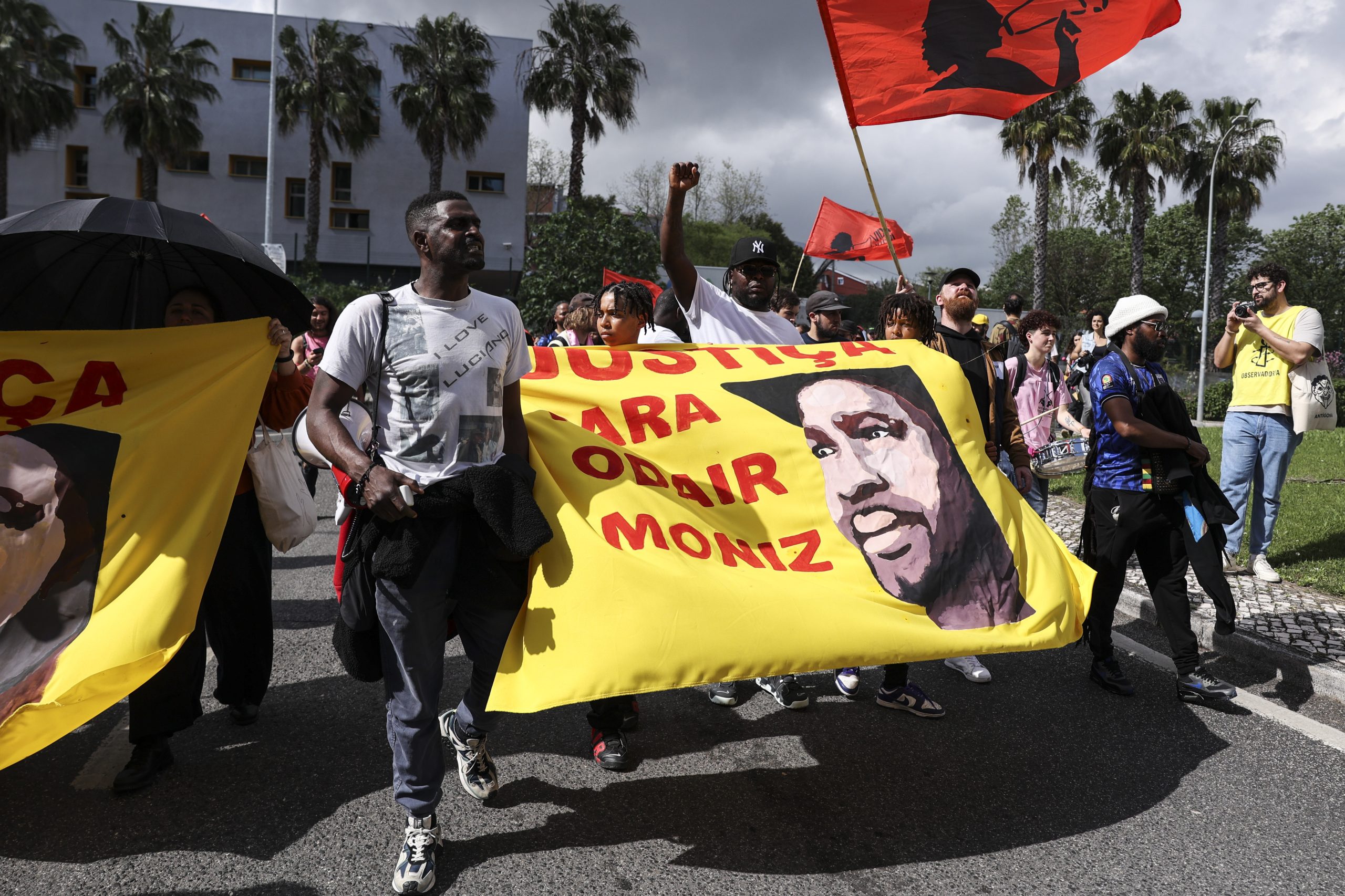 Suspeitos de incendiar autocarro em tumultos após morte de Odair libertados