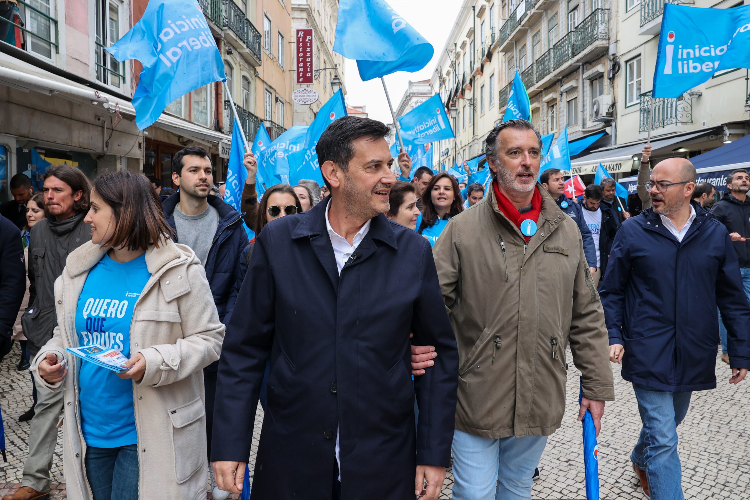 IL aceita solução governativa com a AD com exigências porque um país diferente não se consegue com remendos