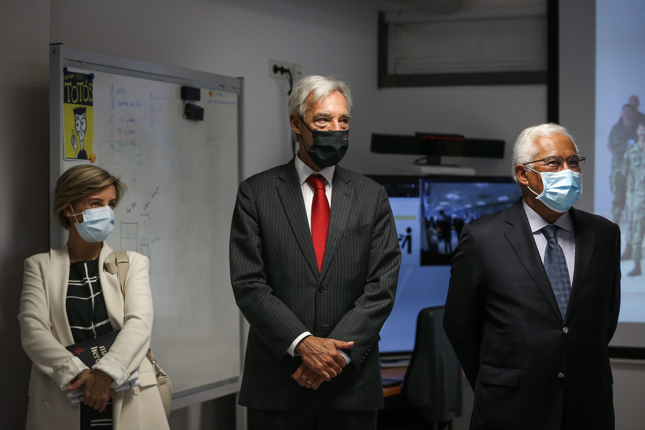 Associação de oficiais pede a Costa que avalie continuidade do ministro da Defesa