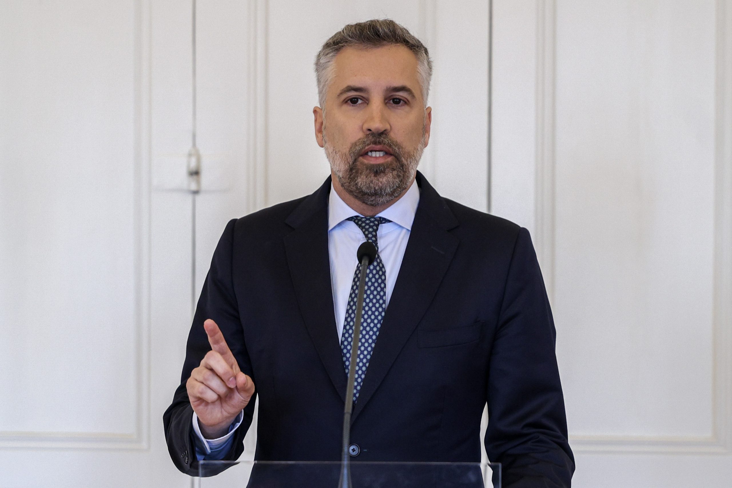 Pedro Nuno Santos aponta “momento de tremenda anormalidade” e critica proteção civil