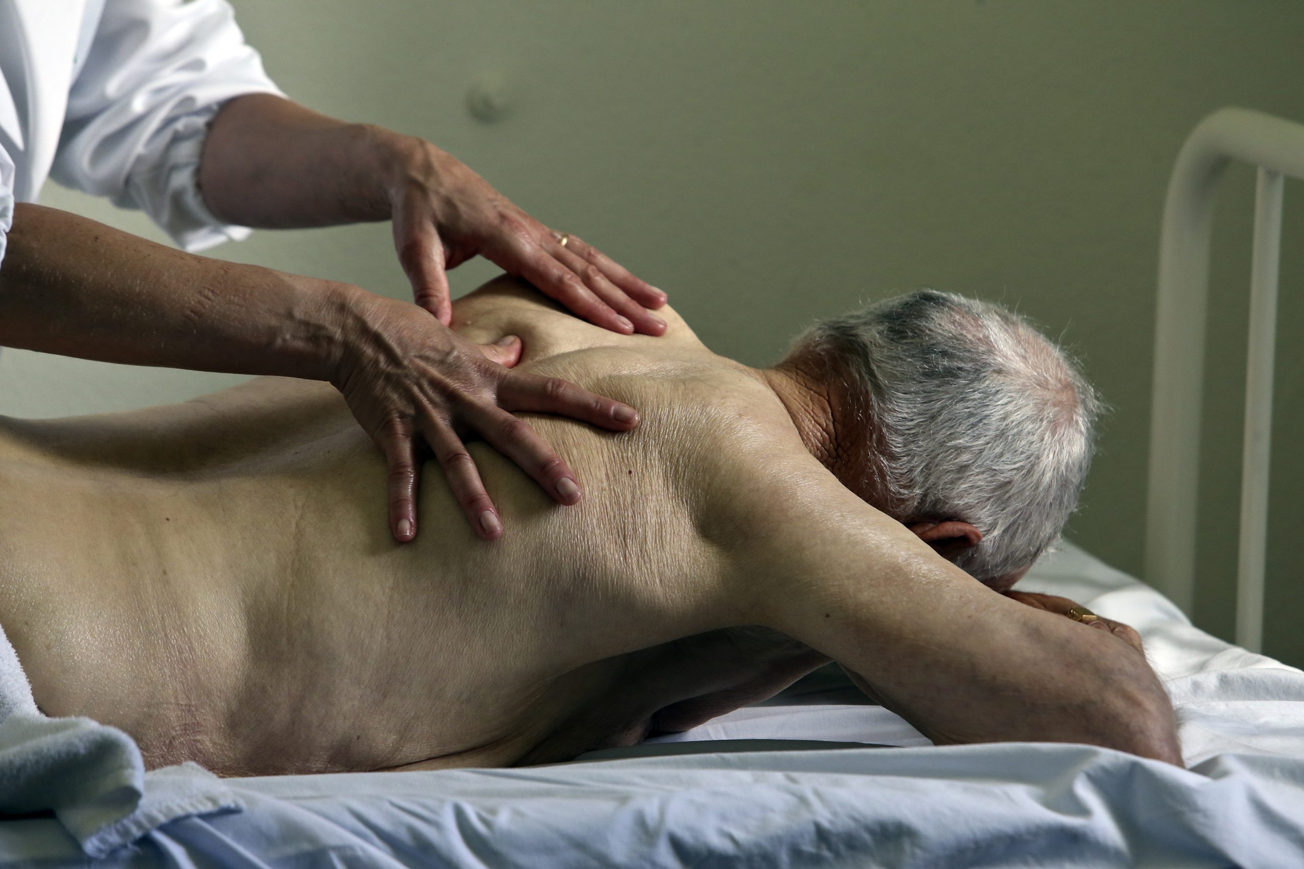 Governo reforça fisioterapia e apoio psicológico nos lares de idosos