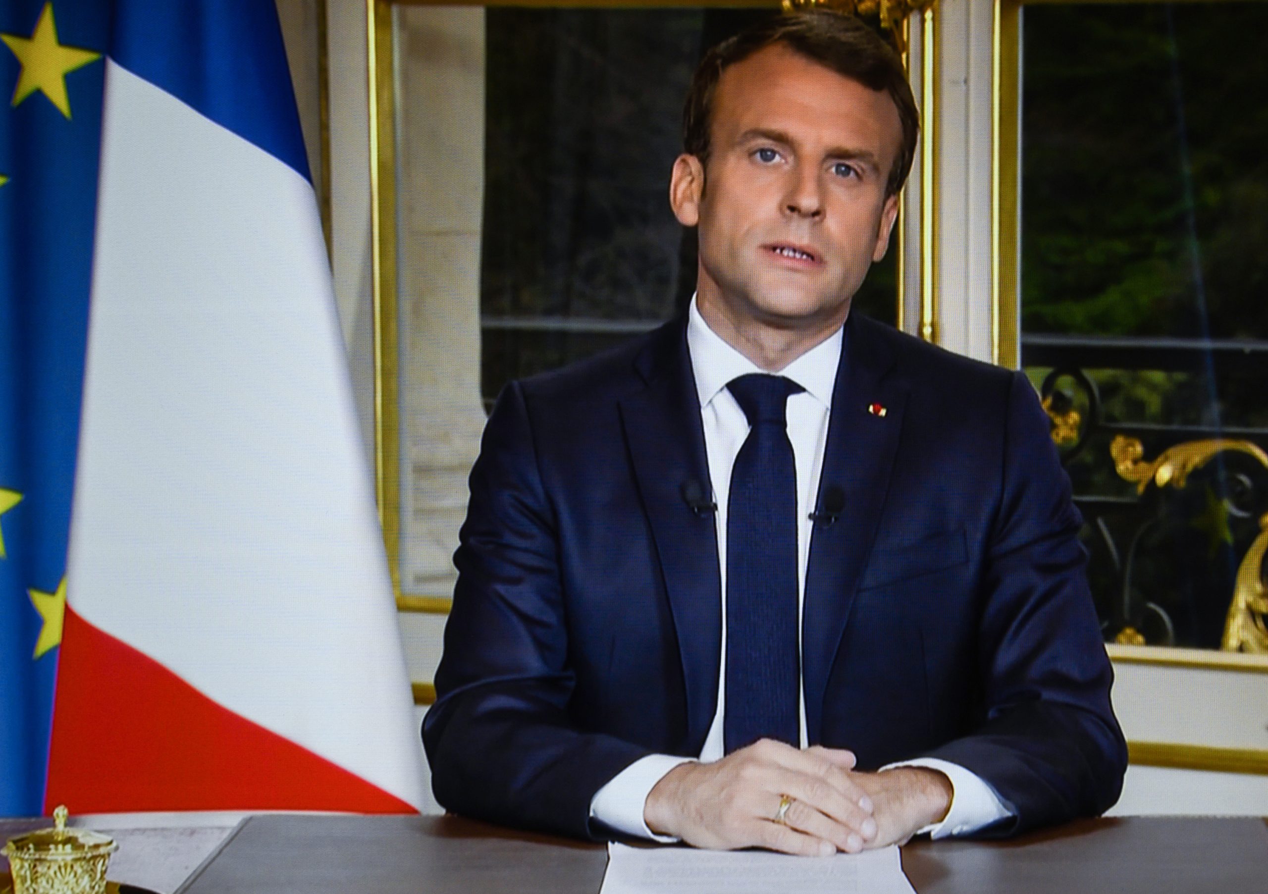 Popularidade de Macron aumenta após incêndio de Notre Dame
