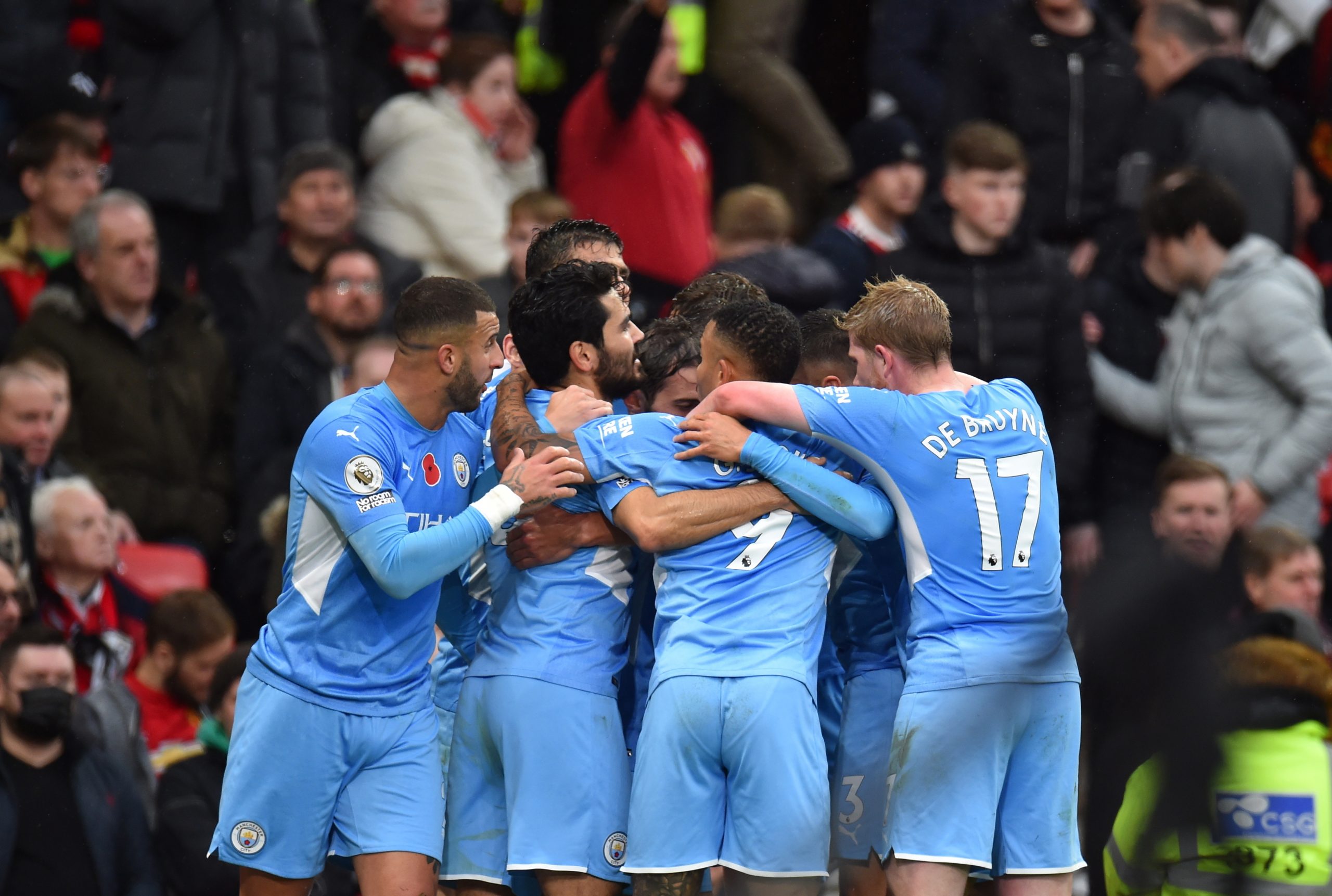Bernardo Silva marca e Cancelo assiste no triunfo do City no dérbi de Manchester