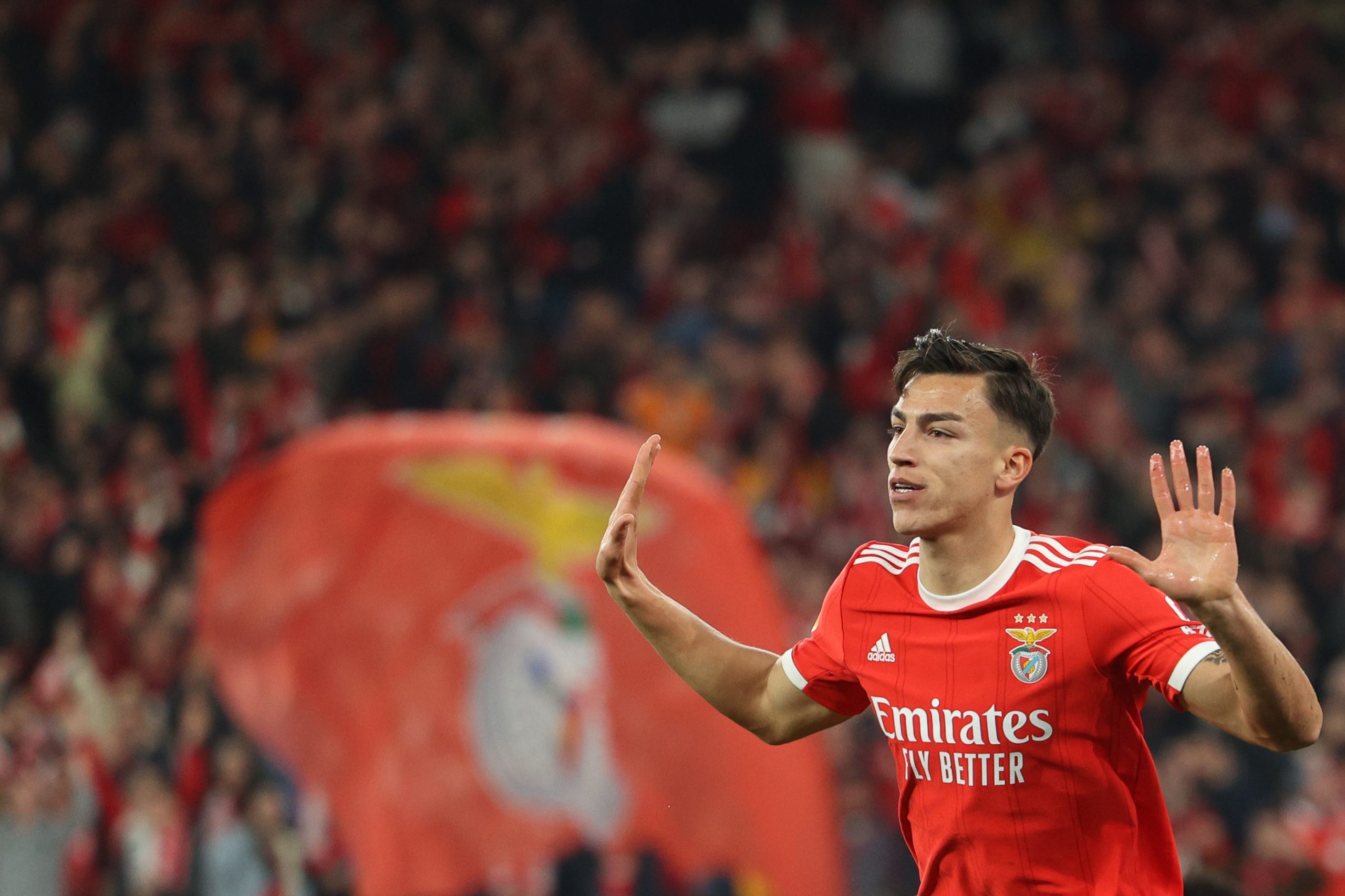 Líder Benfica procura manter FC Porto e Sporting de Braga a distância segura