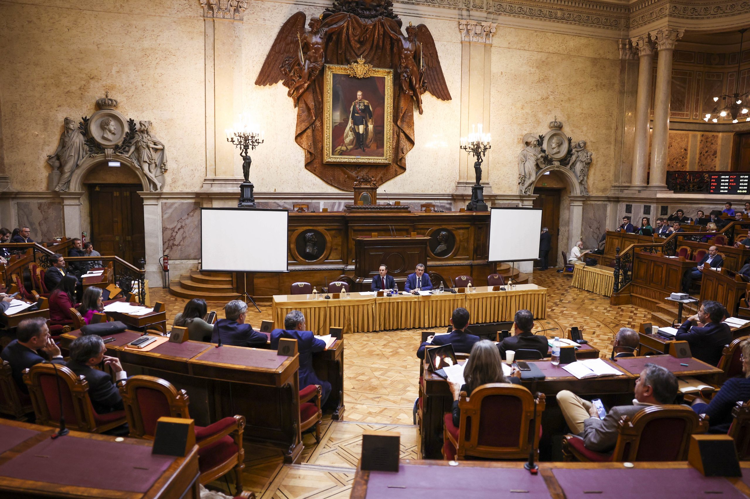 Medina defende quadro legislativo próprio para “benefício da transparência da gestão” da TAP