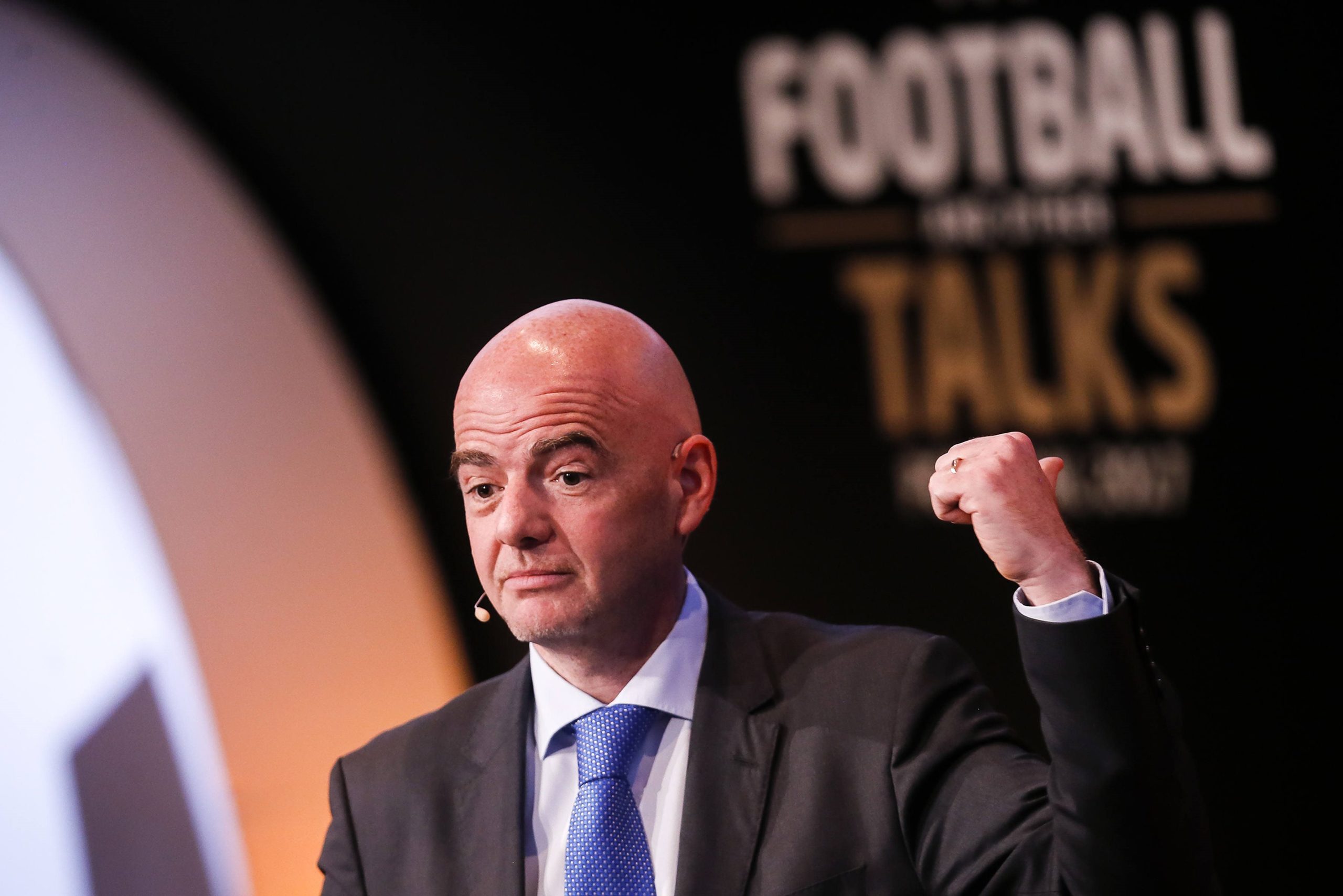 Let’s talk about football, diz presidente da FIFA