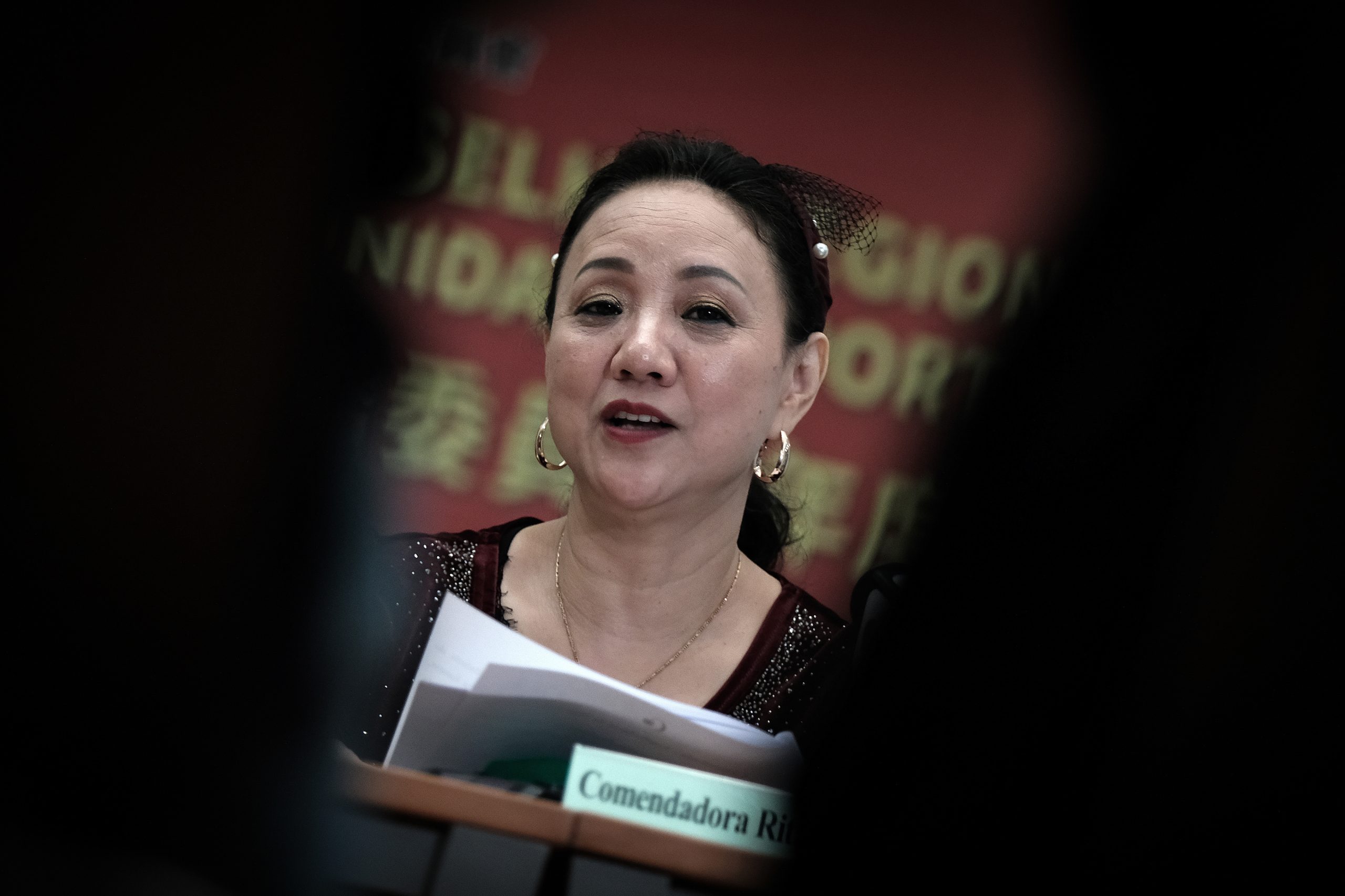 Candidata das comunidades no círculo da China preocupada com baixos salários e falta de pessoal consular