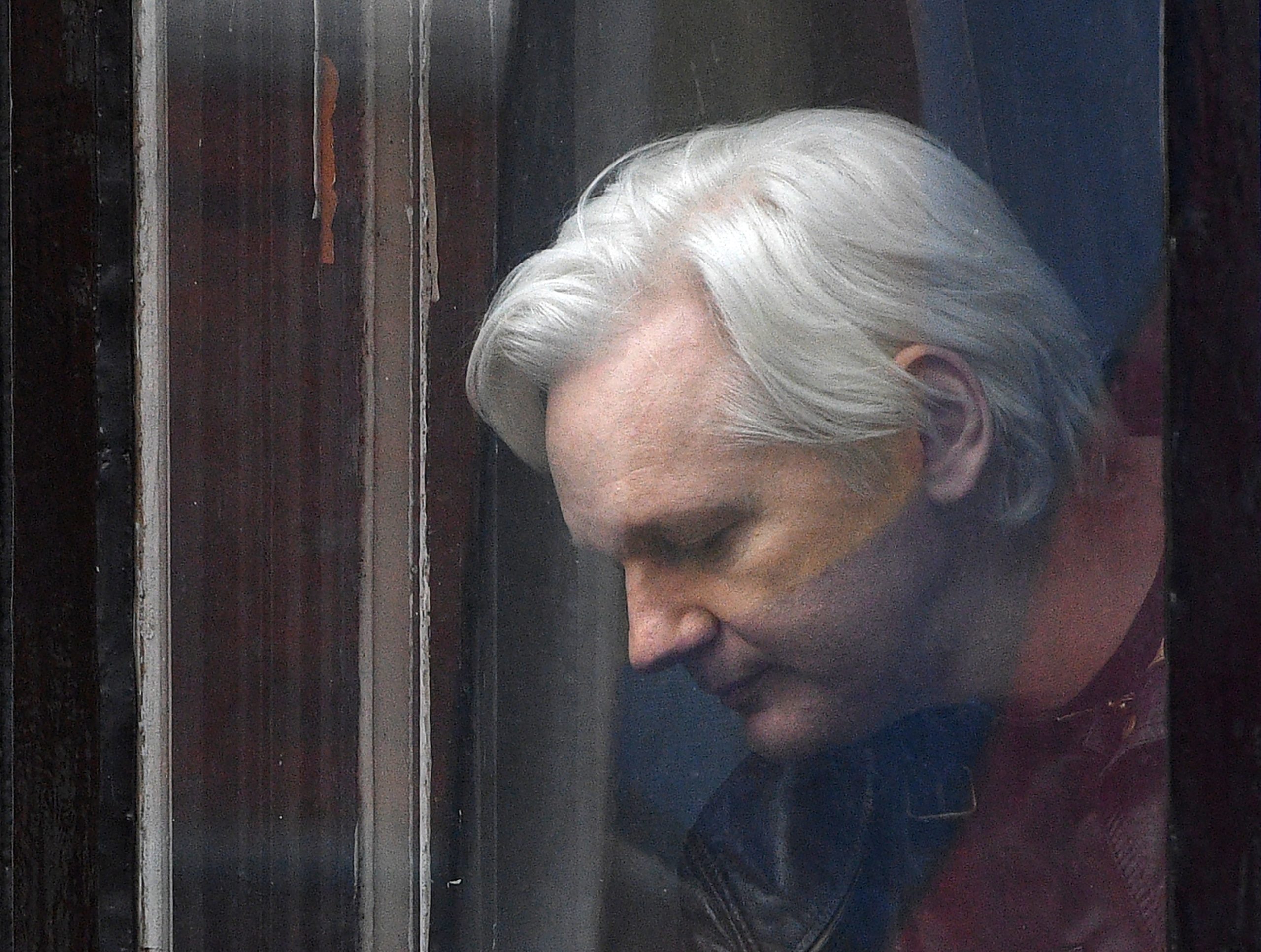 Tribunal de Londres avalia pedido de recurso contra extradição de Assange para EUA
