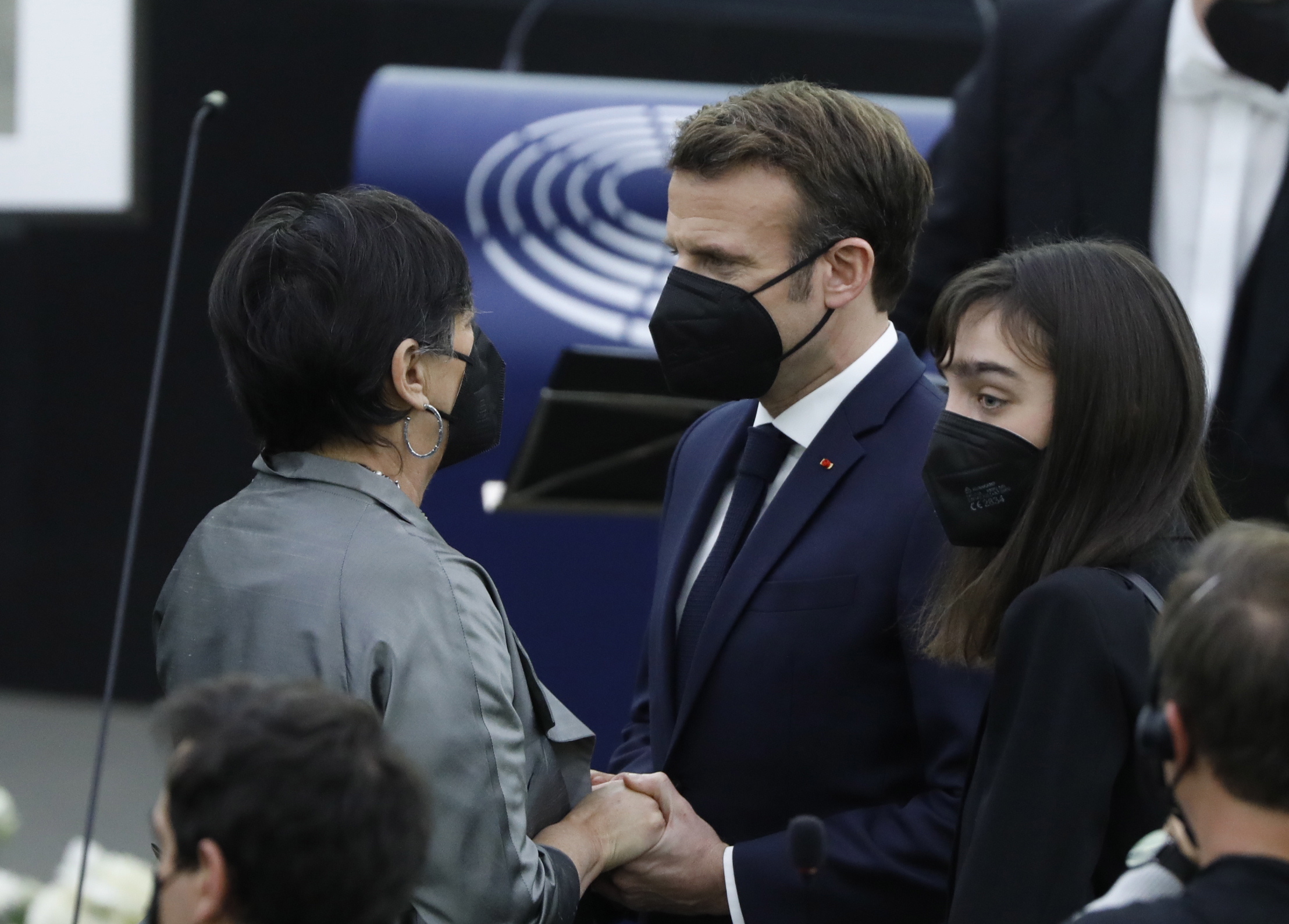 Macron “condena fortemente” ataque dos huthis aos Emirados Árabes Unidos