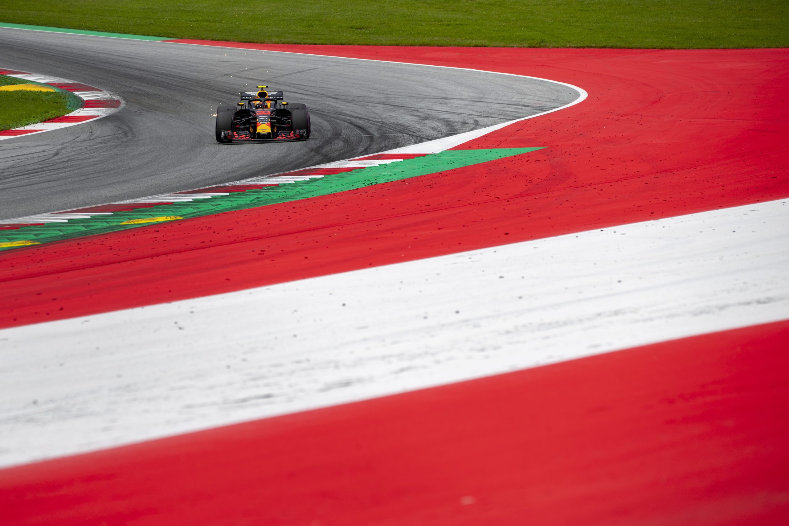 Max Verstappen vence o GP Áustria em dia para esquecer da Mercedes