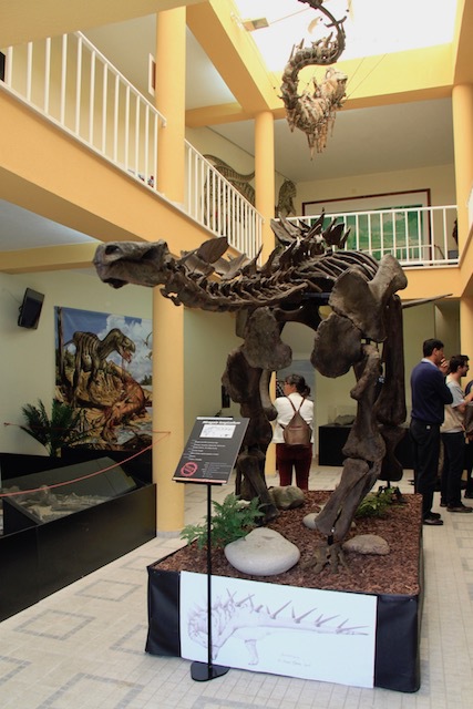 Dinossauros em tamanho real “invadem” ruas da Lourinhã