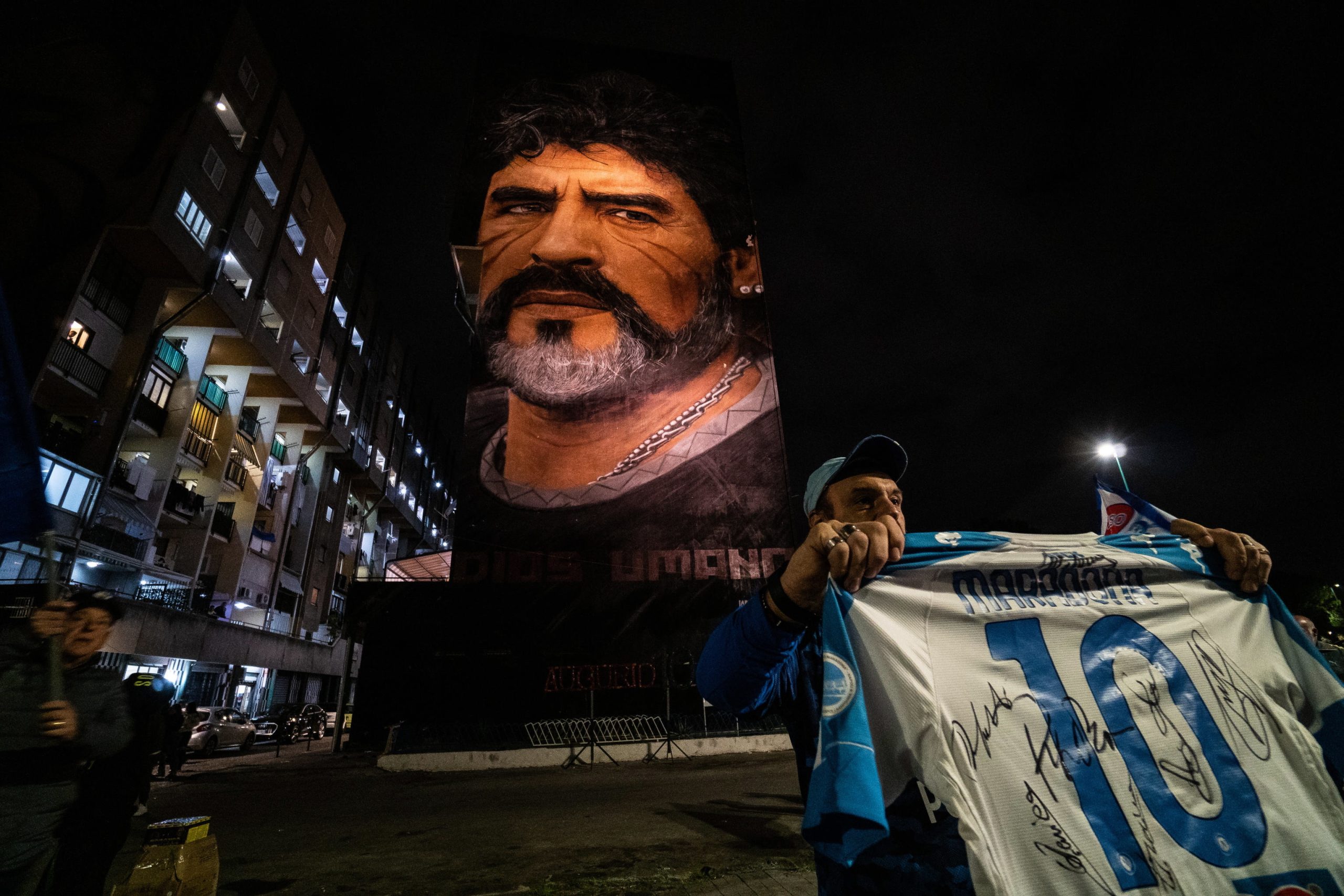 Nápoles vai vestir camisola com cara de Maradona no aniversário da sua morte