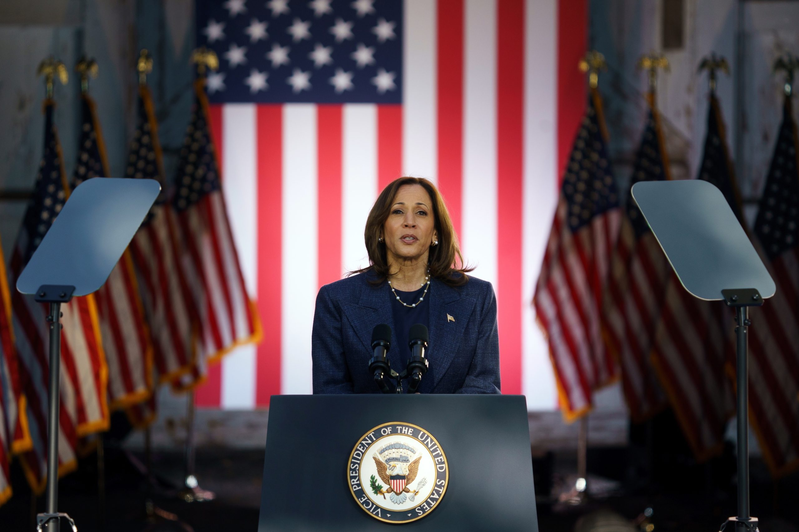 EUA: Na reta final, Harris pede voto dos jovens, ao passo que Trump critica Zelensky