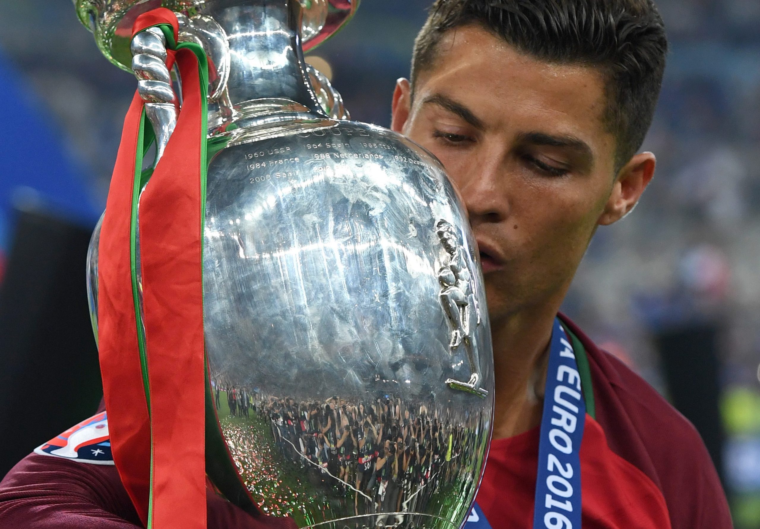 Ronaldo entre os primeiros nomeados para a Bola de Ouro