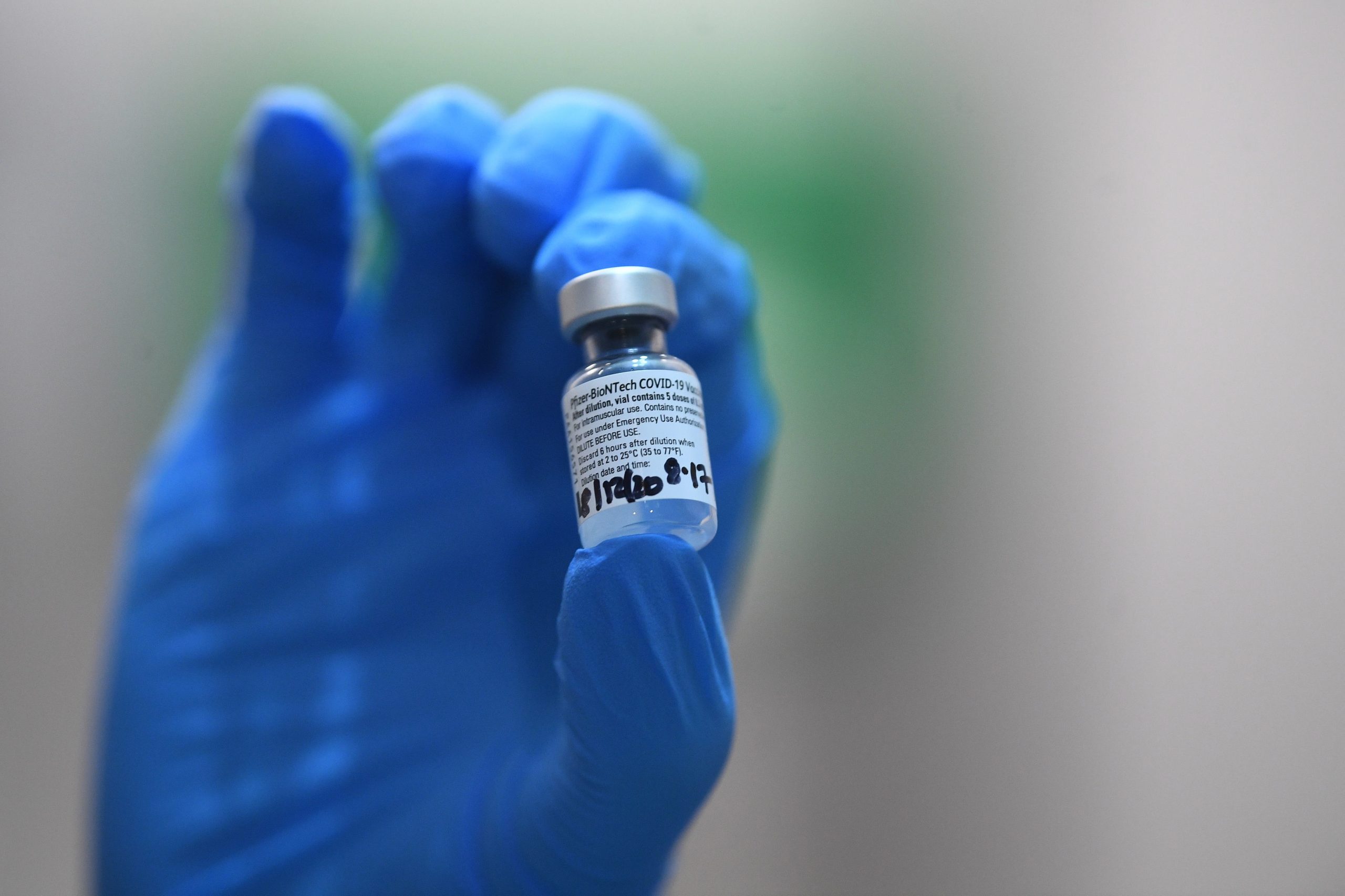 Líderes europeus avisam que chegada de vacinas não é fim da pandemia