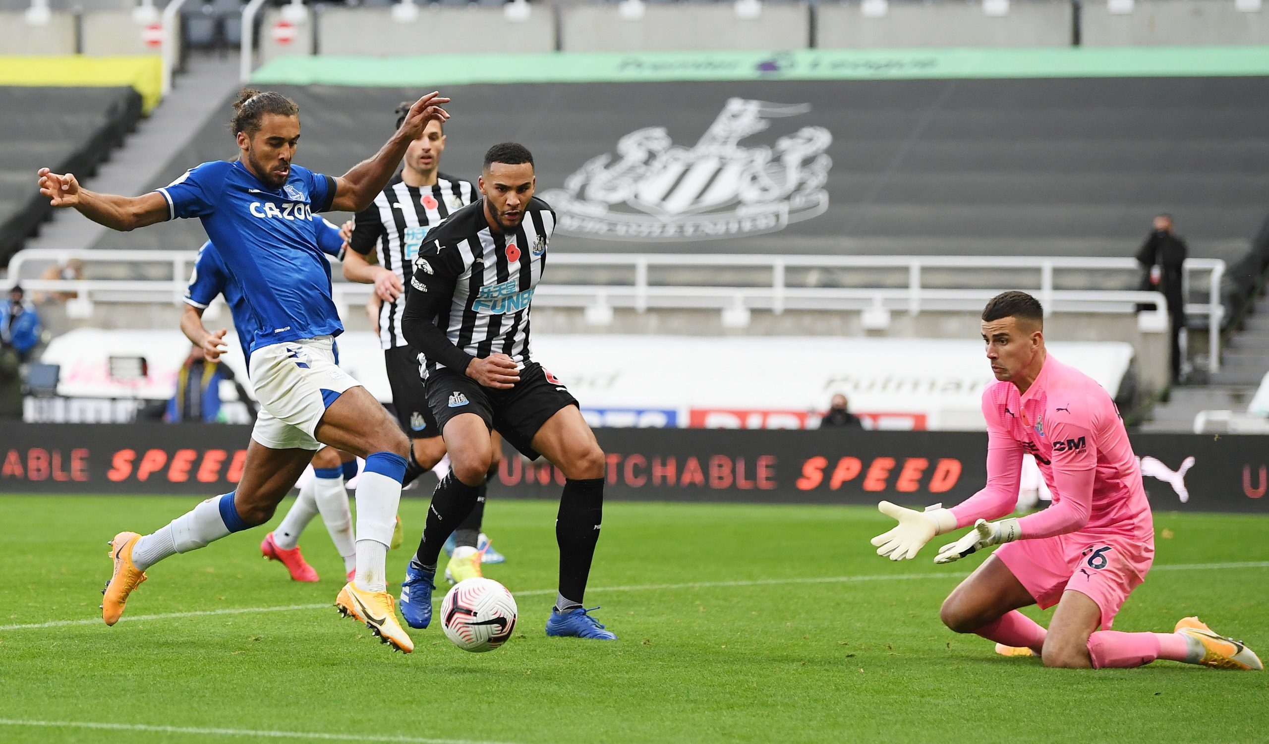 Everton perde em Newcastle e deixa Liverpool na liderança isolada