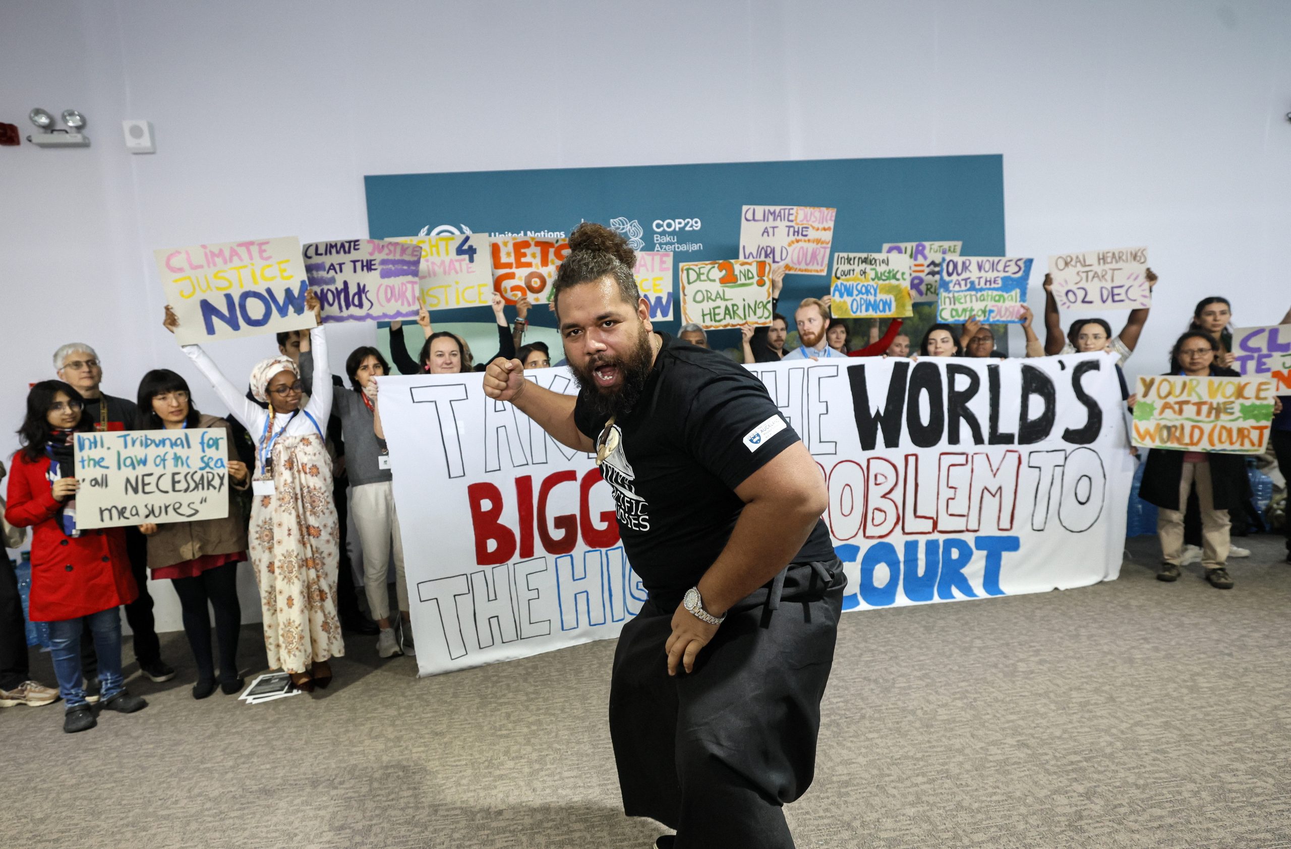 “É um insulto a todos os africanos que já estão a sofrer com as catástrofes climáticas”. Greenpeace África classifica acordo na COP29 de colonialismo climático
