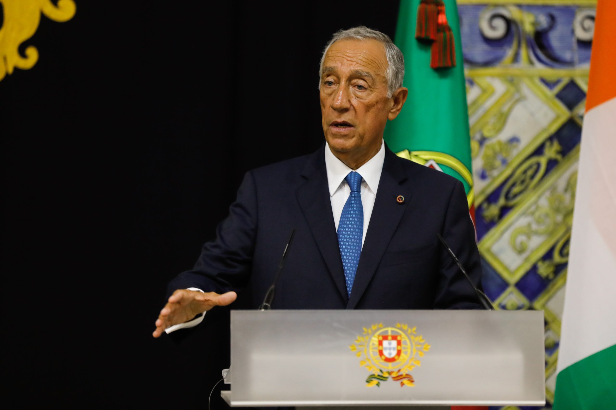 Marcelo felicita atual e anterior governos por subida do ‘rating’ e diz que “a luta continua”