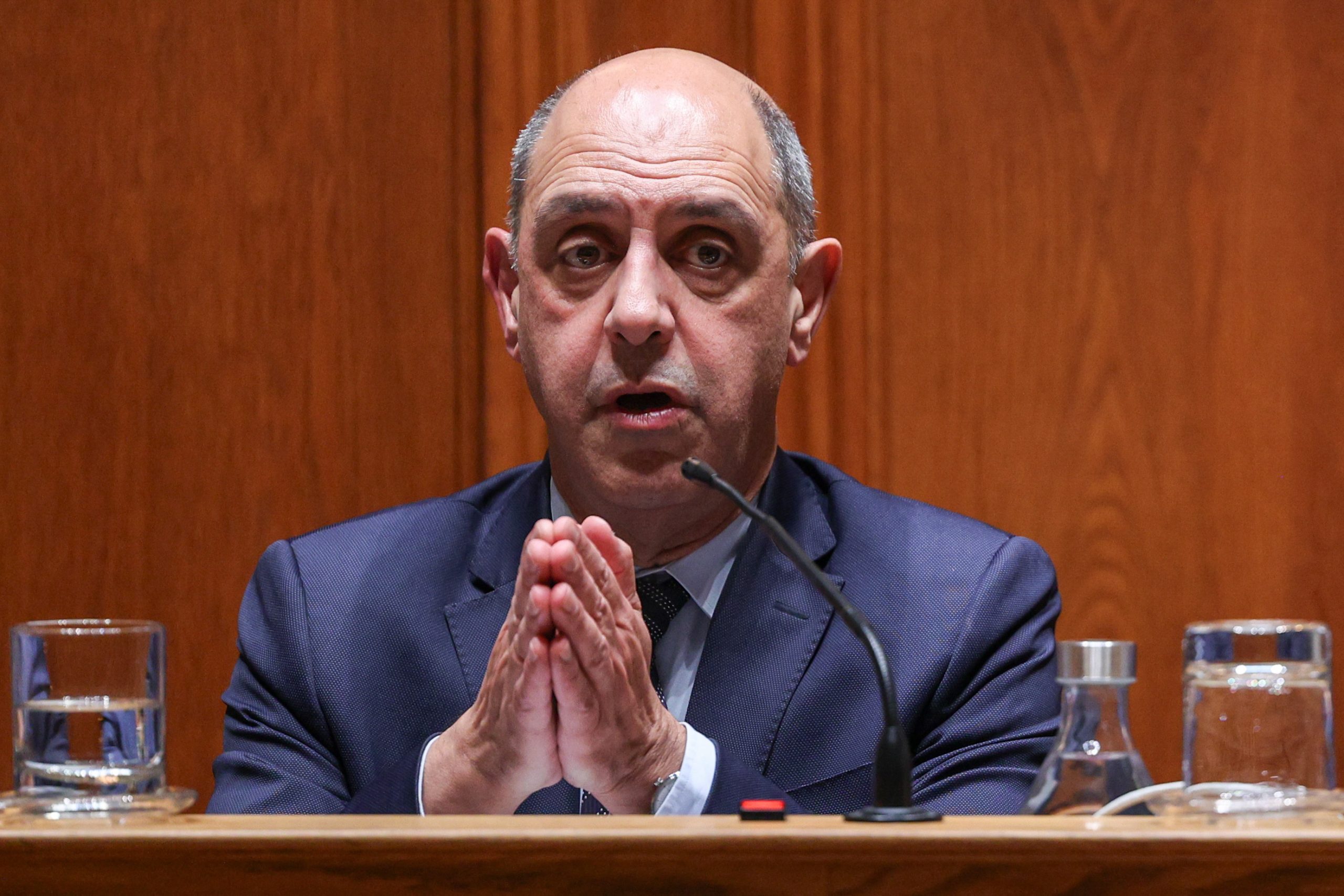 Ministro da Saúde assume que crise política é perturbadora para a sociedade
