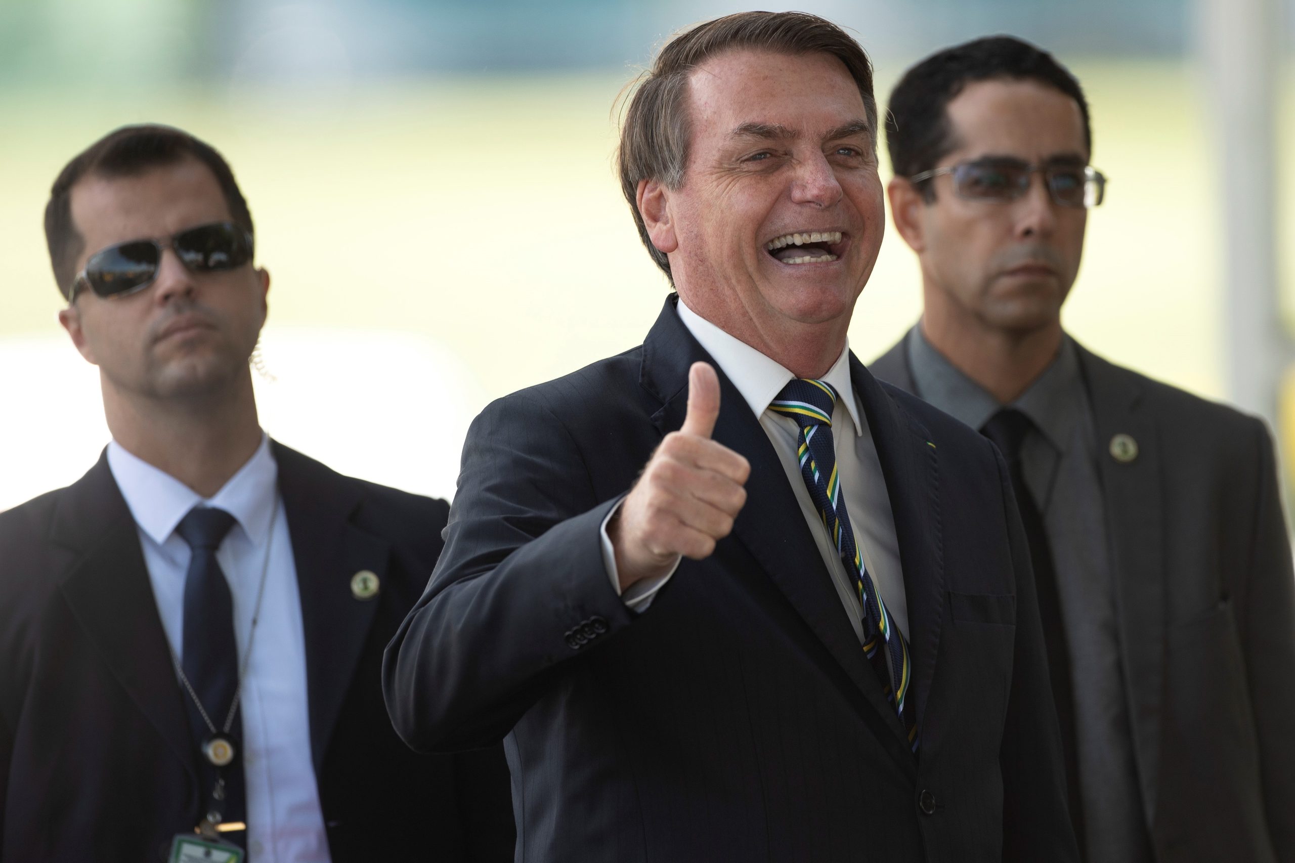Bolsonaro modera discurso. “Temos uma missão: salvar vidas, sem deixar para trás os empregos”