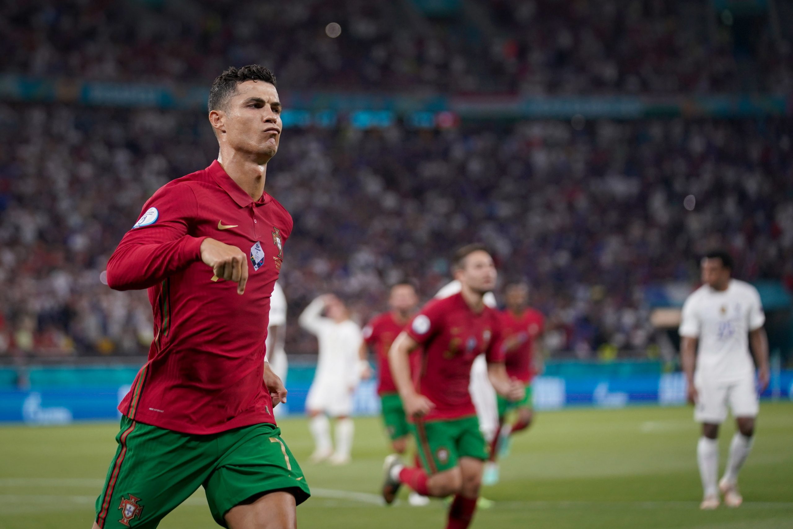 Ronaldo e os recordes. Avançado iguala recordista mundial Ali Daei e é o primeiro a chegar aos 20 em Europeus e Mundiais