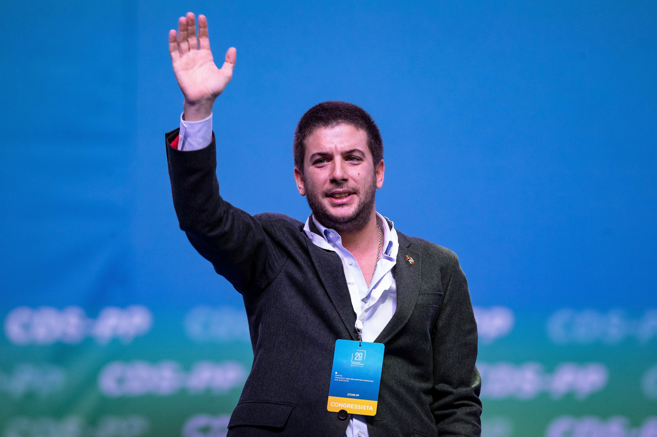 Antigo presidente do CDS-PP admite desfiliação e critica “clubinho privado de portas fechadas à renovação”