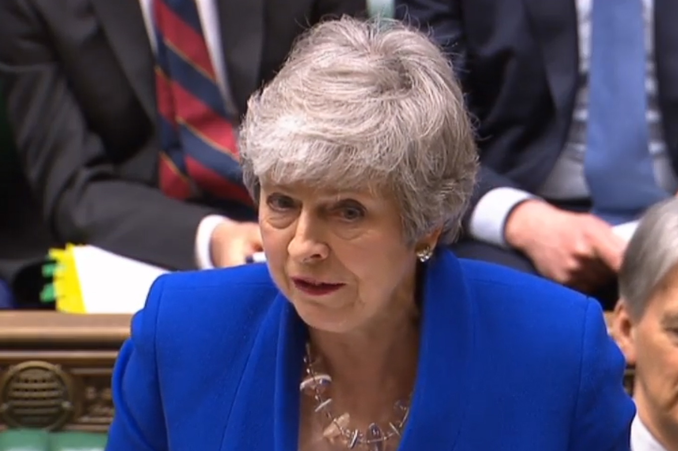 Theresa May vai defender em Bruxelas adiamento curto do Brexit