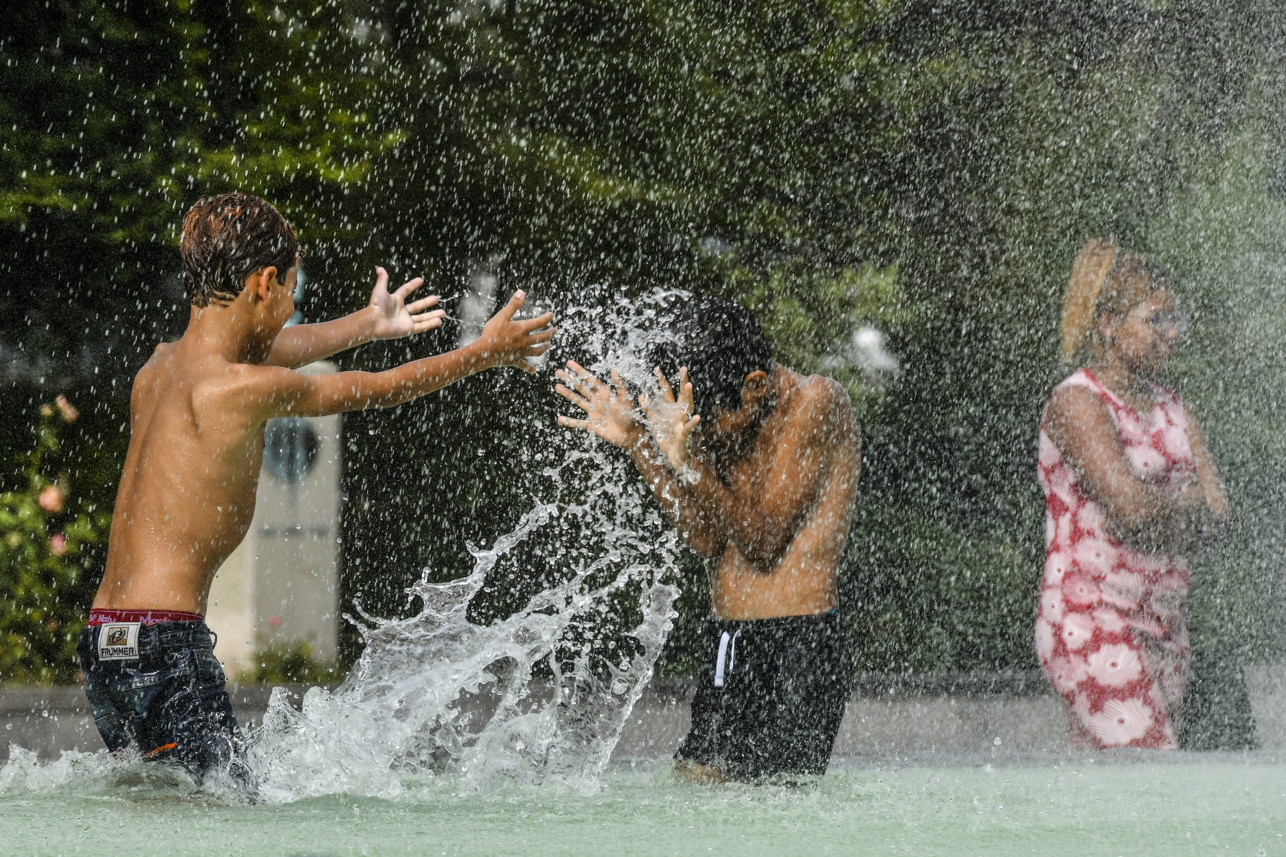Aviso vermelho de calor em 11 distritos mantém-se até ao final de domingo
