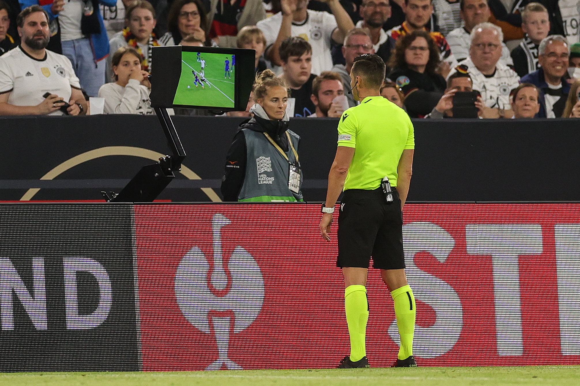 UEFA introduz videoárbitro na fase a eliminar da Liga Conferência Europa