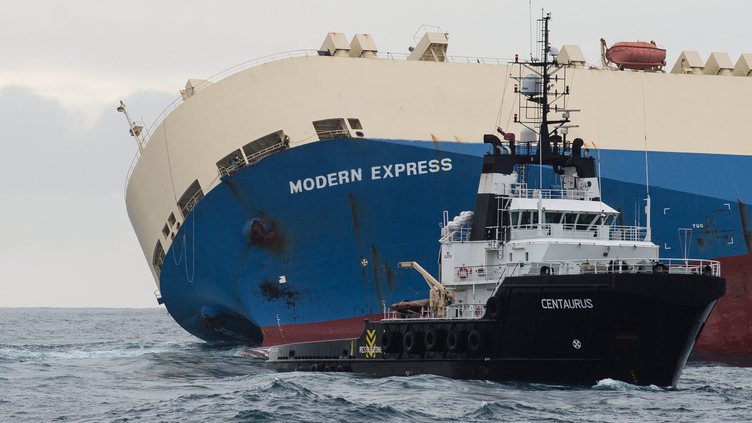 Cargueiro que estava à deriva no Golfo da Biscaia é rebocado com sucesso