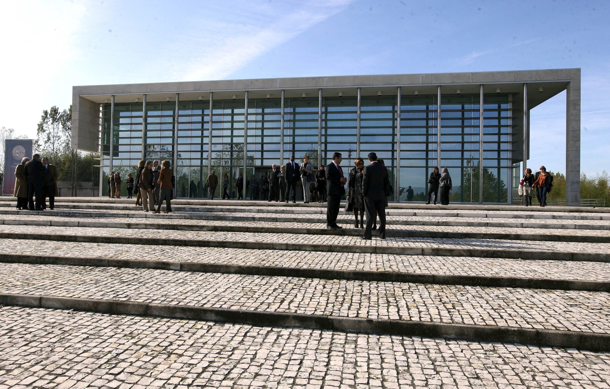 Idosos podem recorrer à linha SOSolidão para aliviar efeitos do confinamento