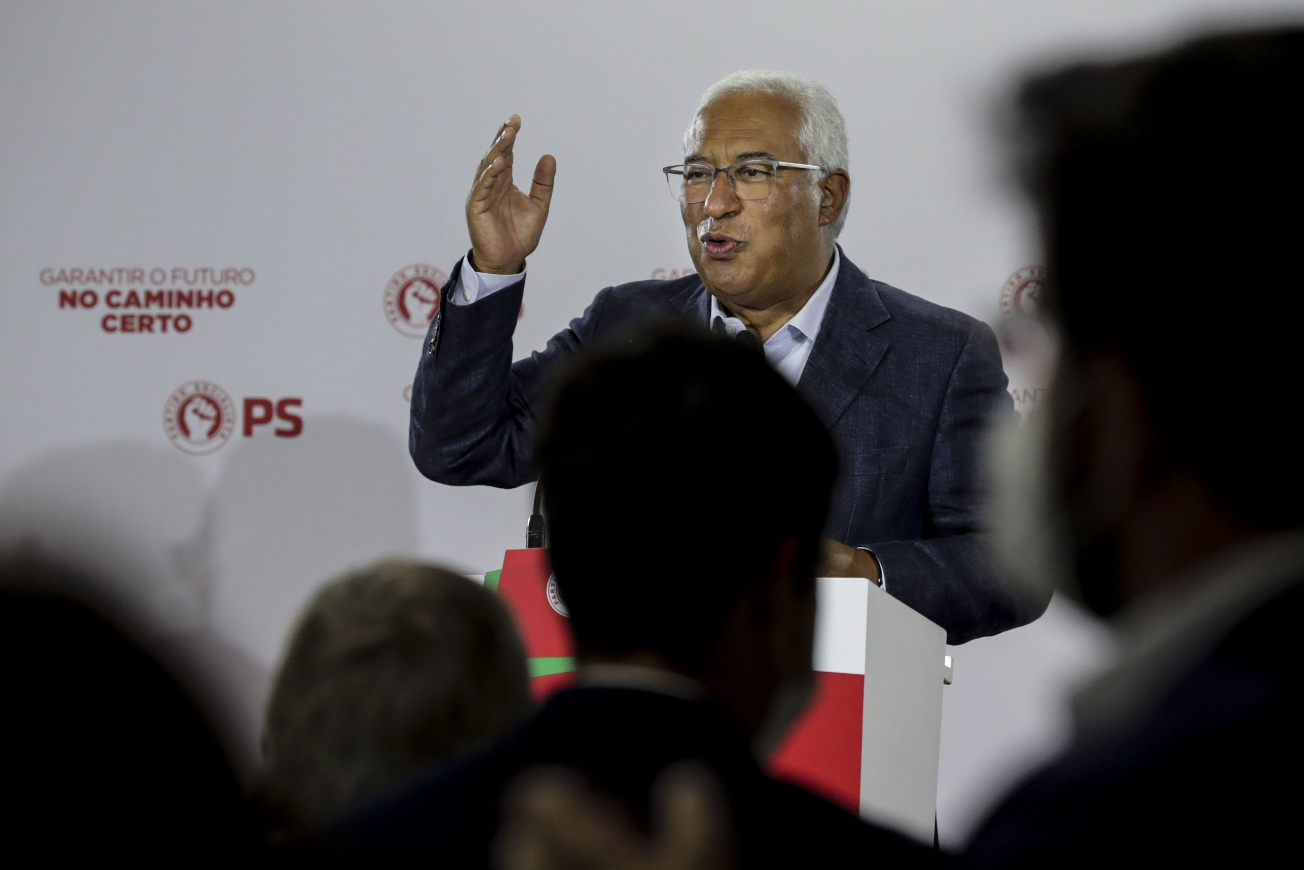 António Costa diz que “país não é só Lisboa” e recusa qualquer cartão amarelo ao Governo