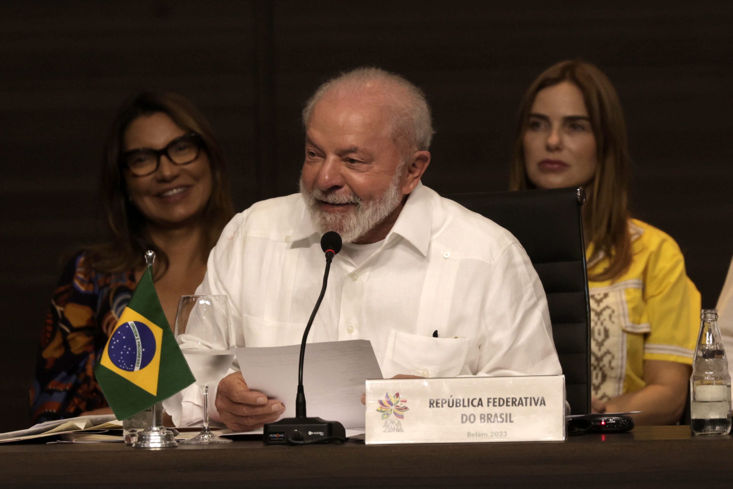 Lula da Silva diz que “não é fácil encontrar solução definitiva” para a Amazónia