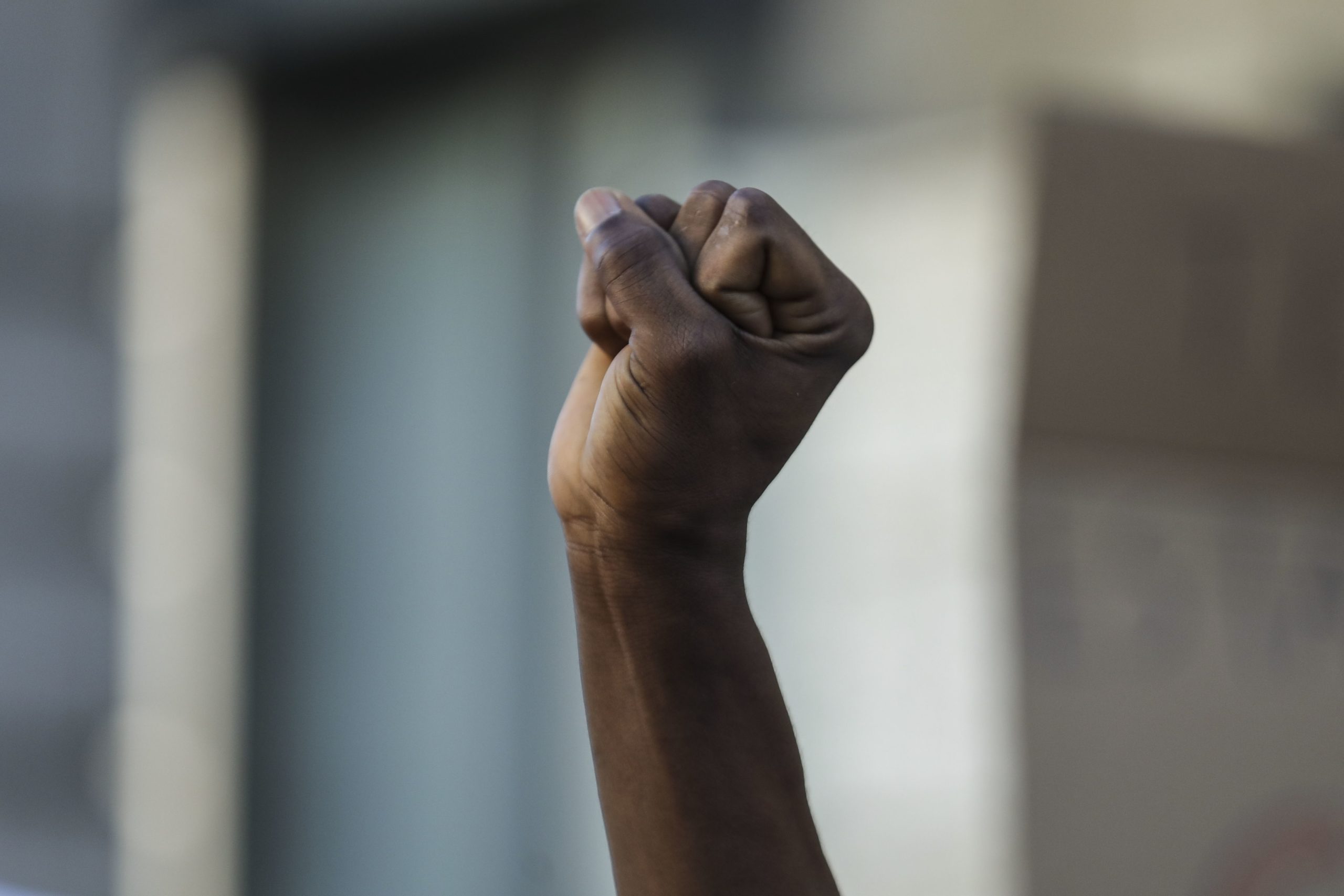 Combate à discriminação racial vai ter formação para advogados e literacia jurídica em bairros