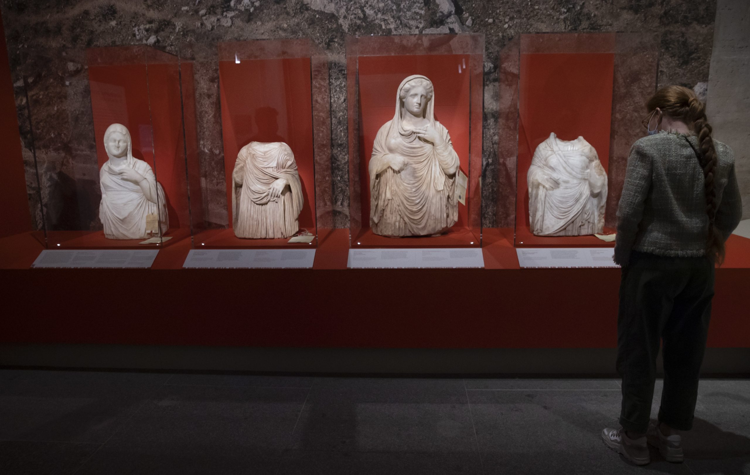 Enquanto não se encontra o seu dono, obras da Síria e Líbia que tinham sido roubadas vão ser exibidas no Louvre