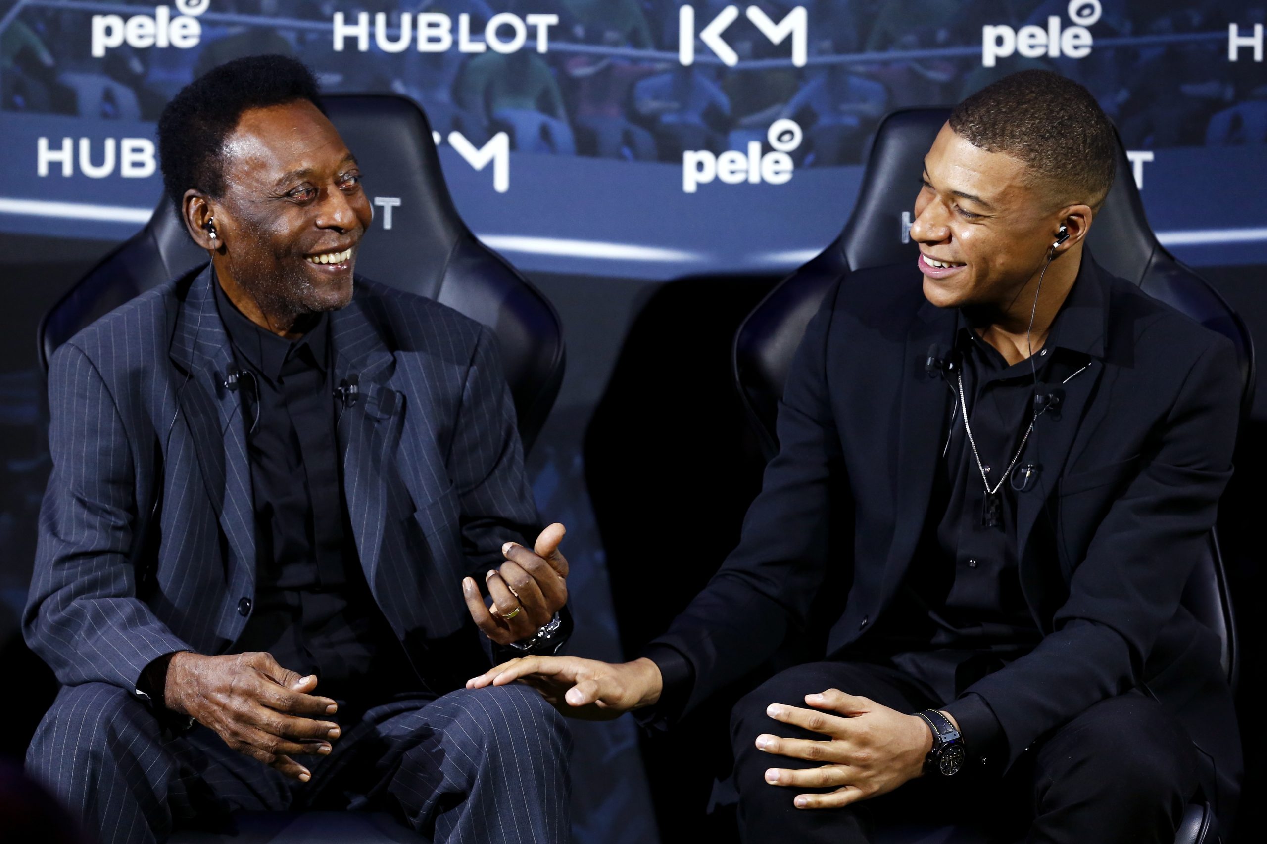 Pelé foi hospitalizado em França