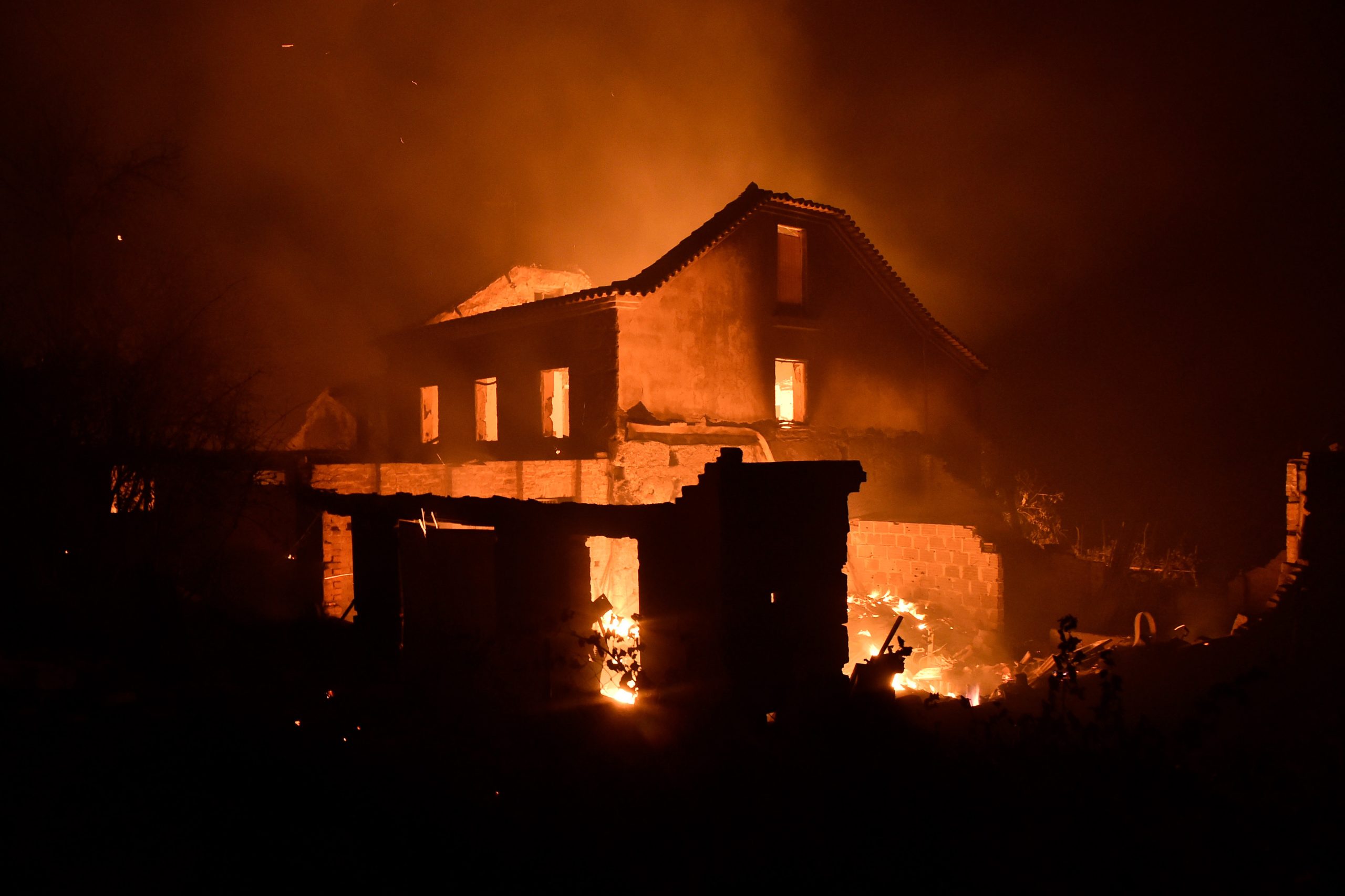 Incêndios. Municípios assinam protocolos para recuperação de casas até ao final do ano