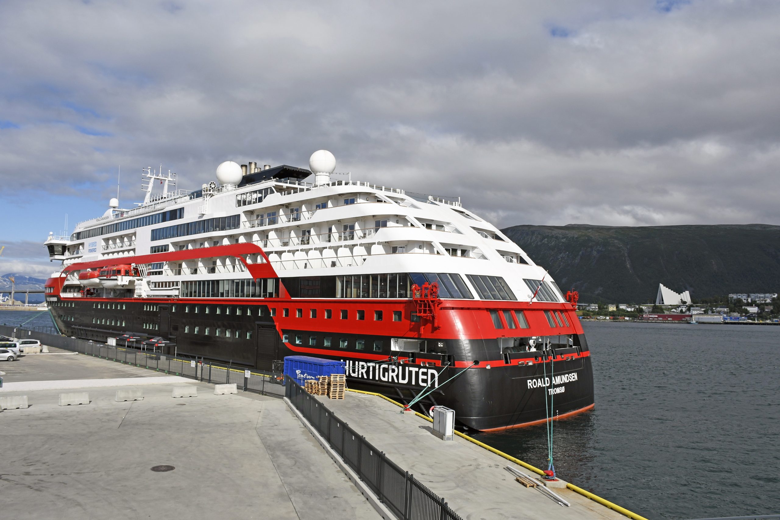 Tripulação de navio de cruzeiros norueguês contabiliza 36 infetados com covid-19
