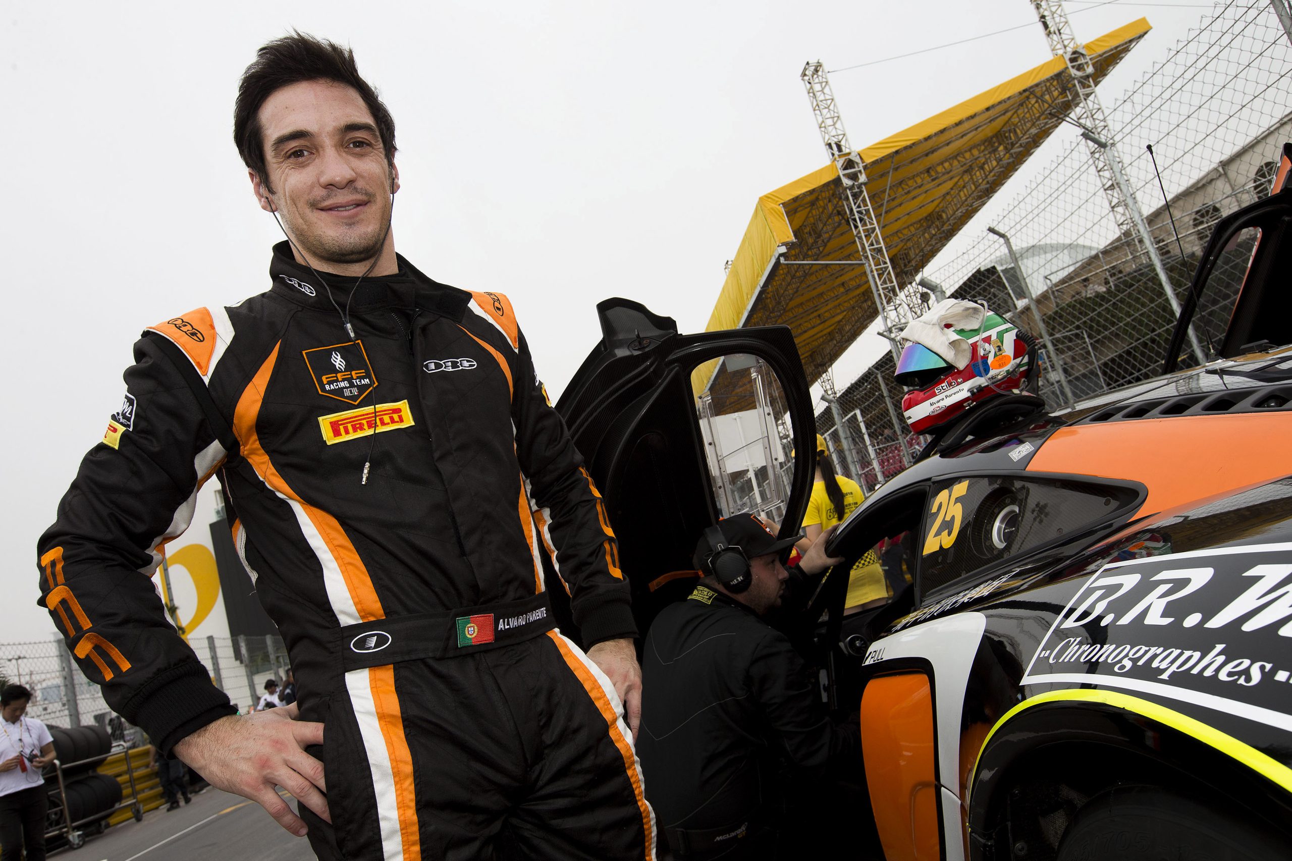 Álvaro Parente vence terceira prova do campeonato norte-americano de carros GT