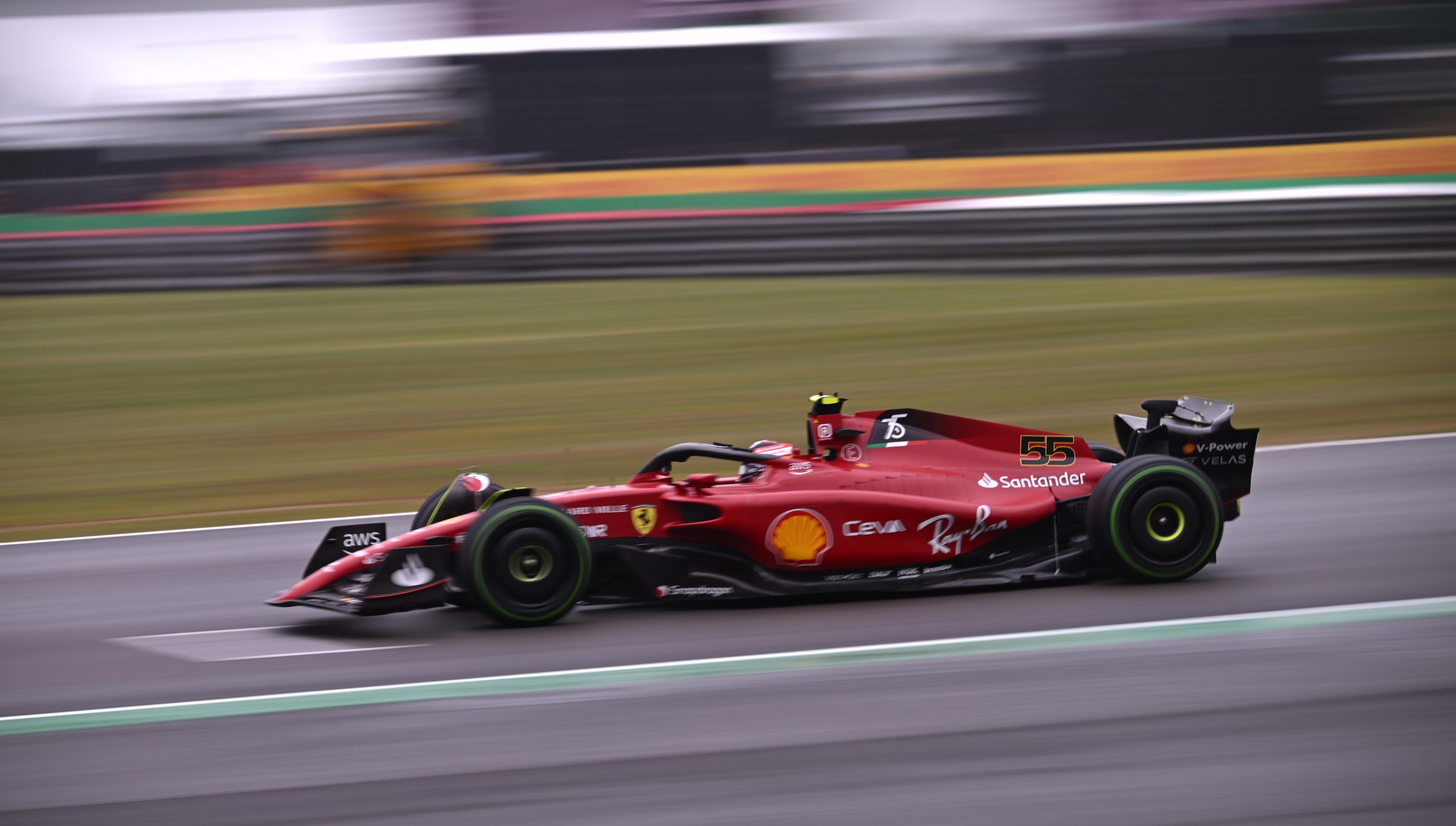 Fórmula 1: Carlos Sainz conquista primeira ‘pole’ da carreira em Silverstone