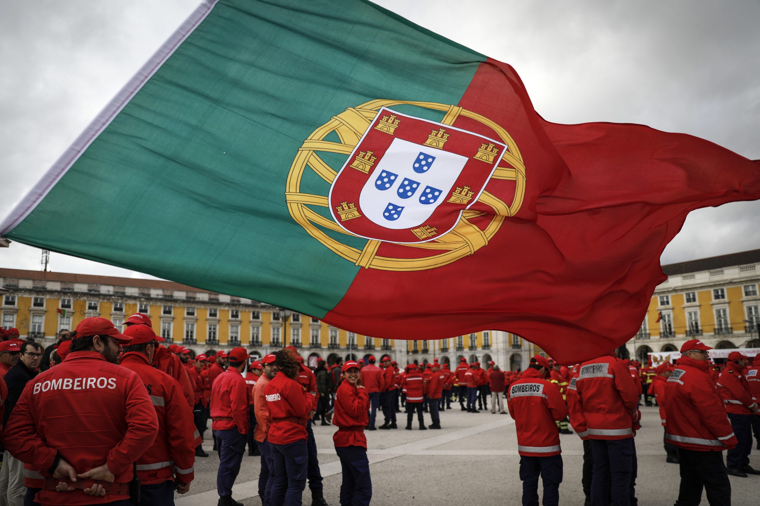 Bombeiros profissionais protestam em 3 de dezembro contra propostas do Governo