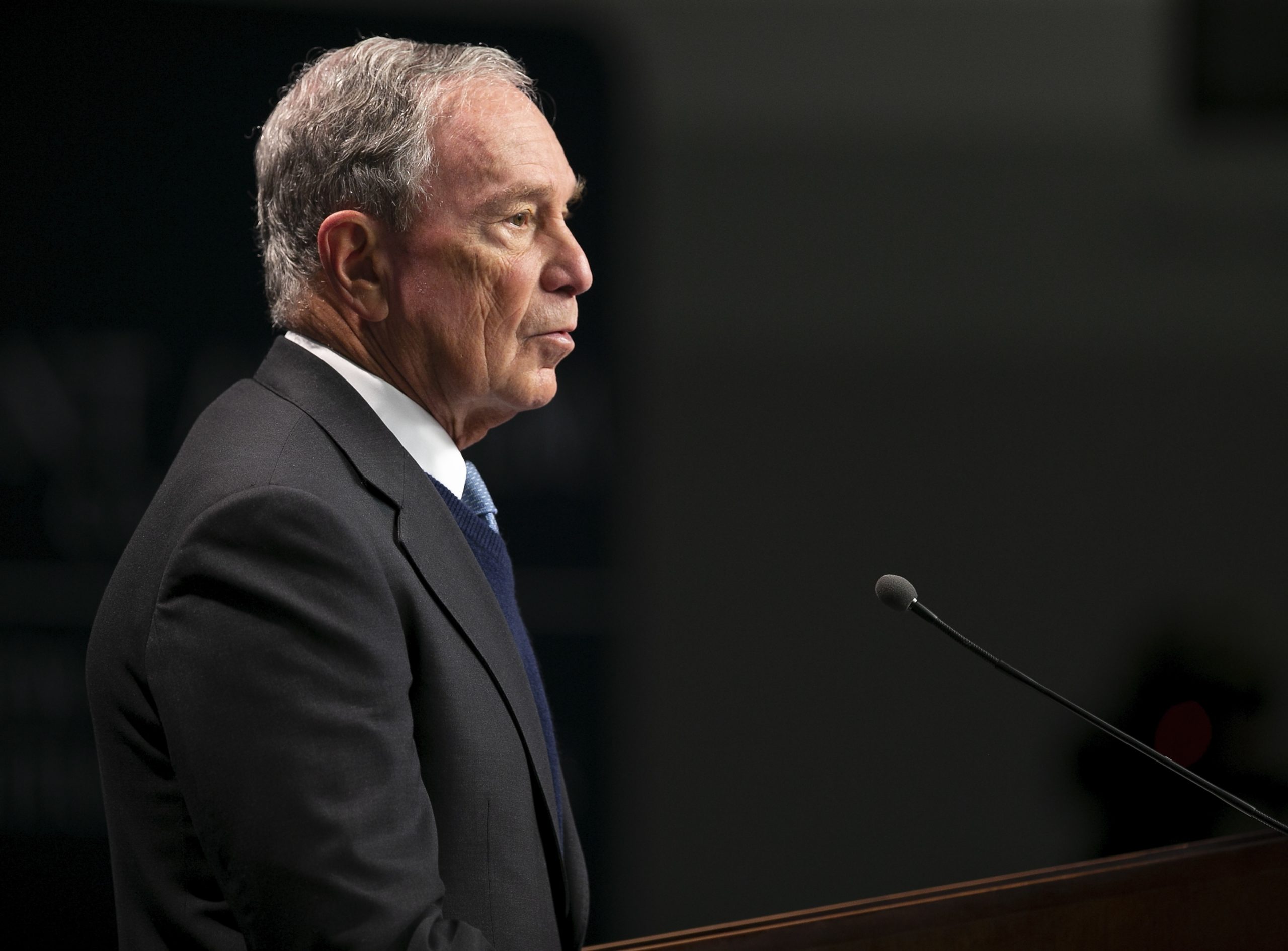 Michael Bloomberg desiste da corrida à Casa Branca